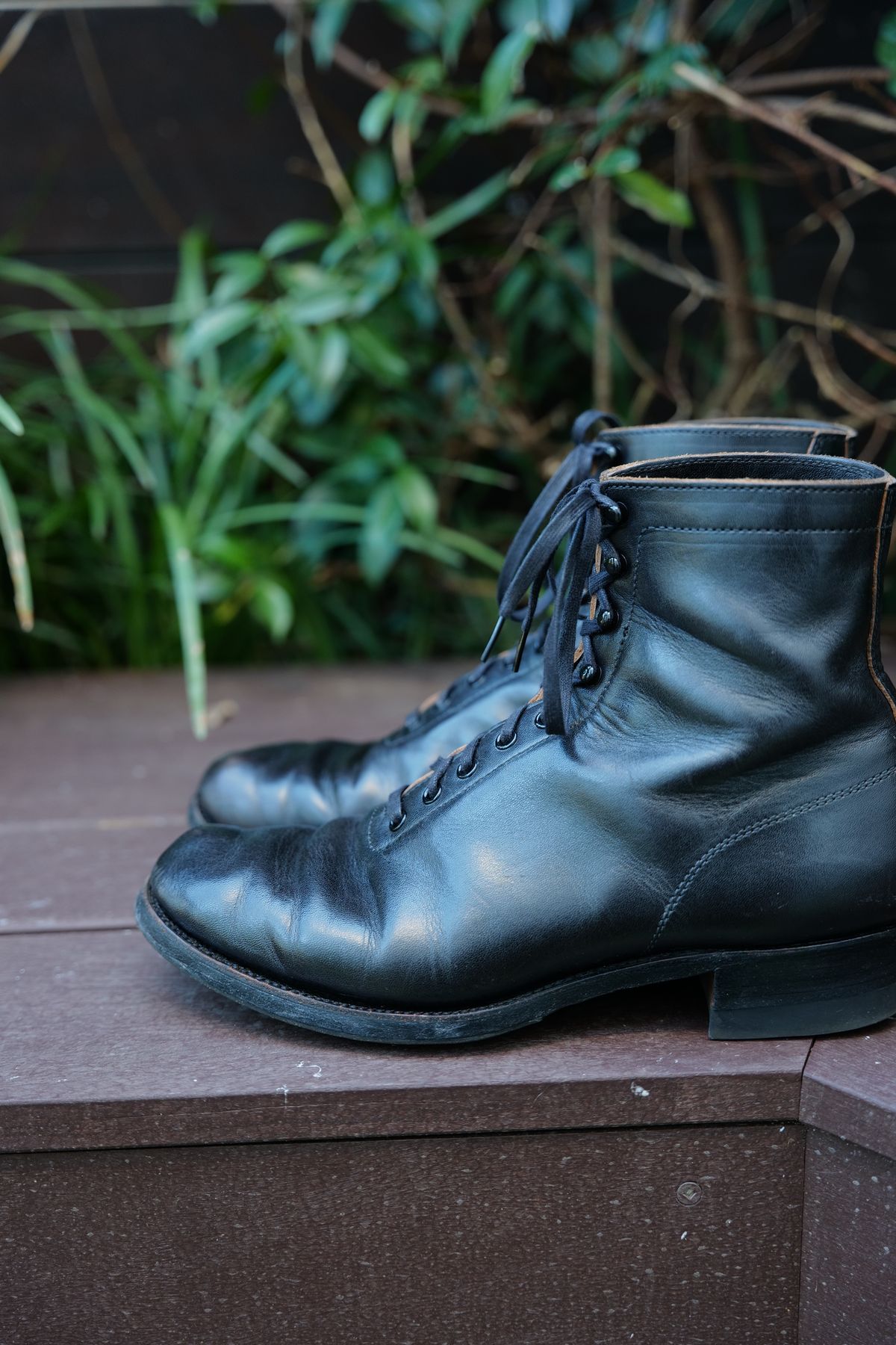 Photo by jcurry on December 31, 2025 of the Clinch Milne Soft-toe in Top Notch Horsehide Black (Tea core).