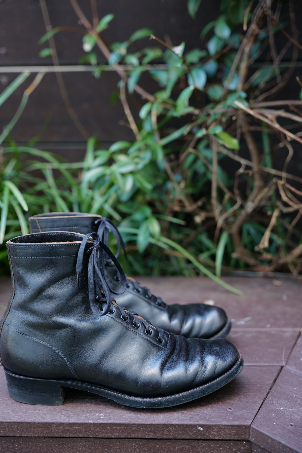 Photo by jcurry on December 31, 2025 of the Clinch Milne Soft-toe in Top Notch Horsehide Black (Tea core).