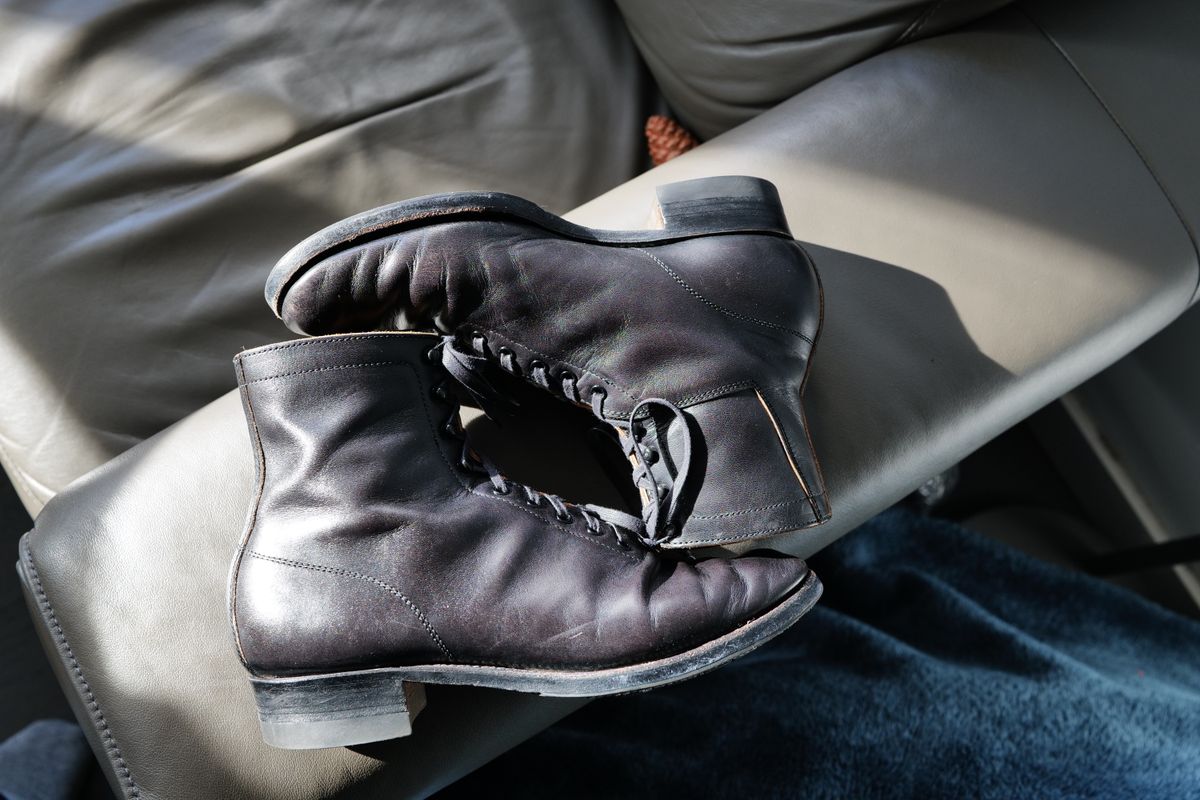Photo by jcurry on February 4, 2026 of the Clinch Milne Soft-toe in Top Notch Horsehide Black (Tea core).