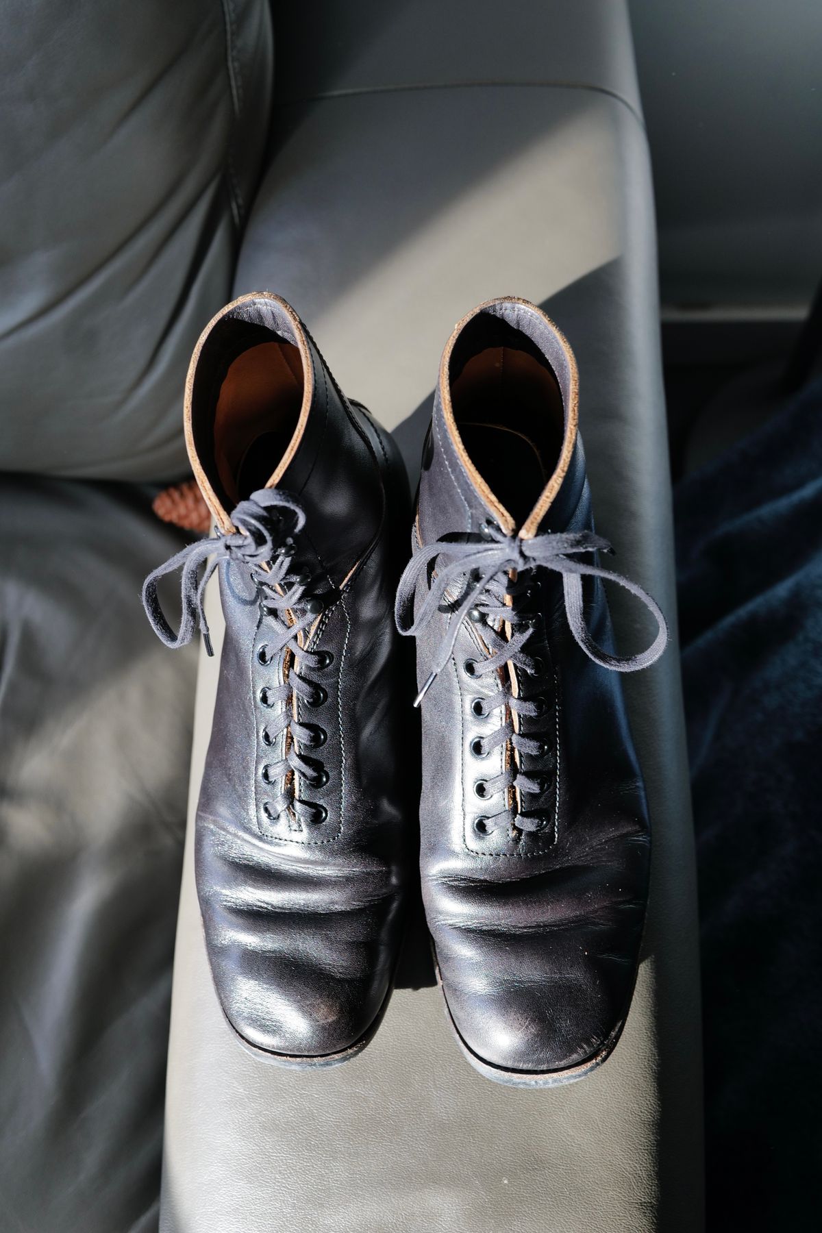 Photo by jcurry on February 4, 2026 of the Clinch Milne Soft-toe in Top Notch Horsehide Black (Tea core).