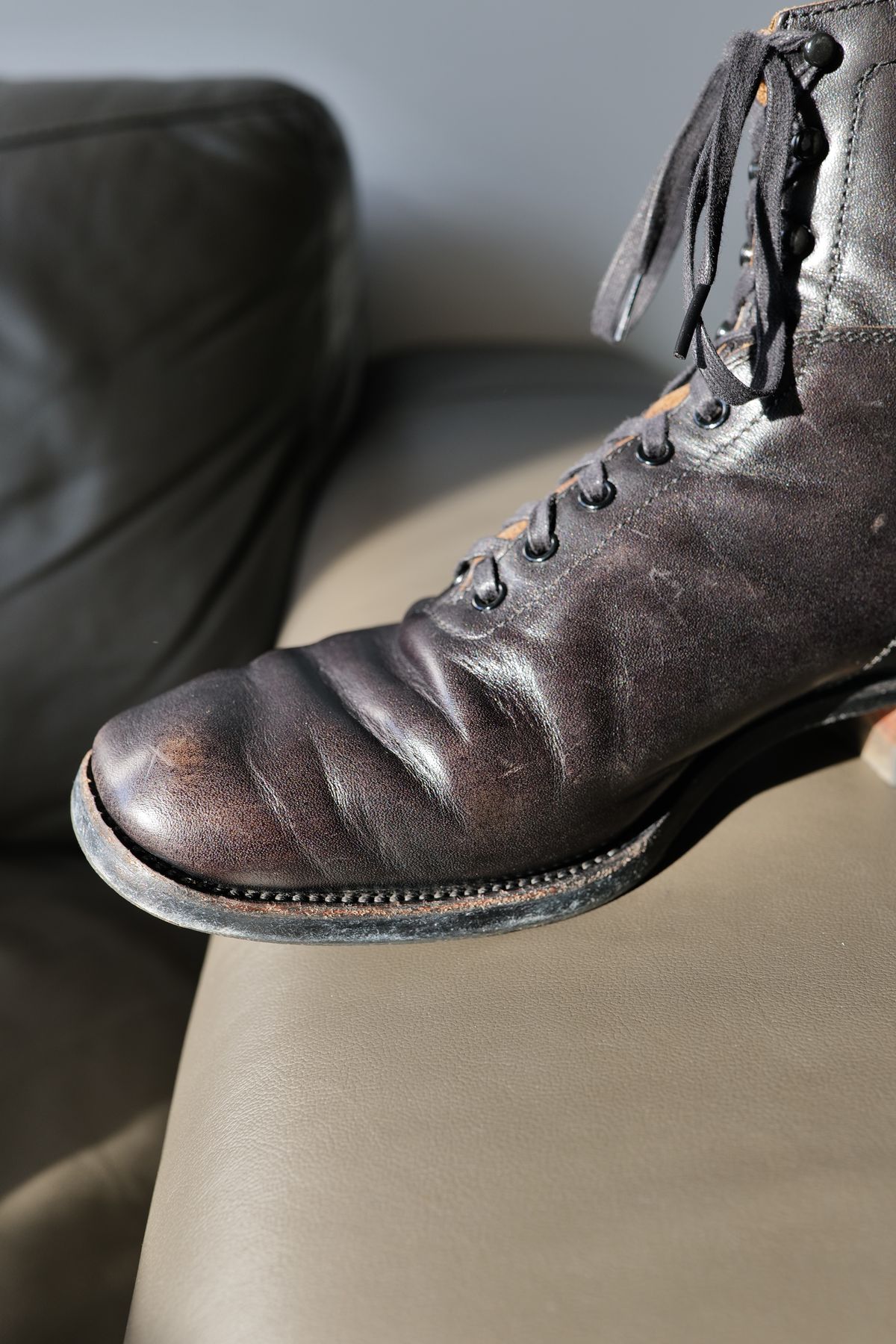 Photo by jcurry on February 4, 2026 of the Clinch Milne Soft-toe in Top Notch Horsehide Black (Tea core).