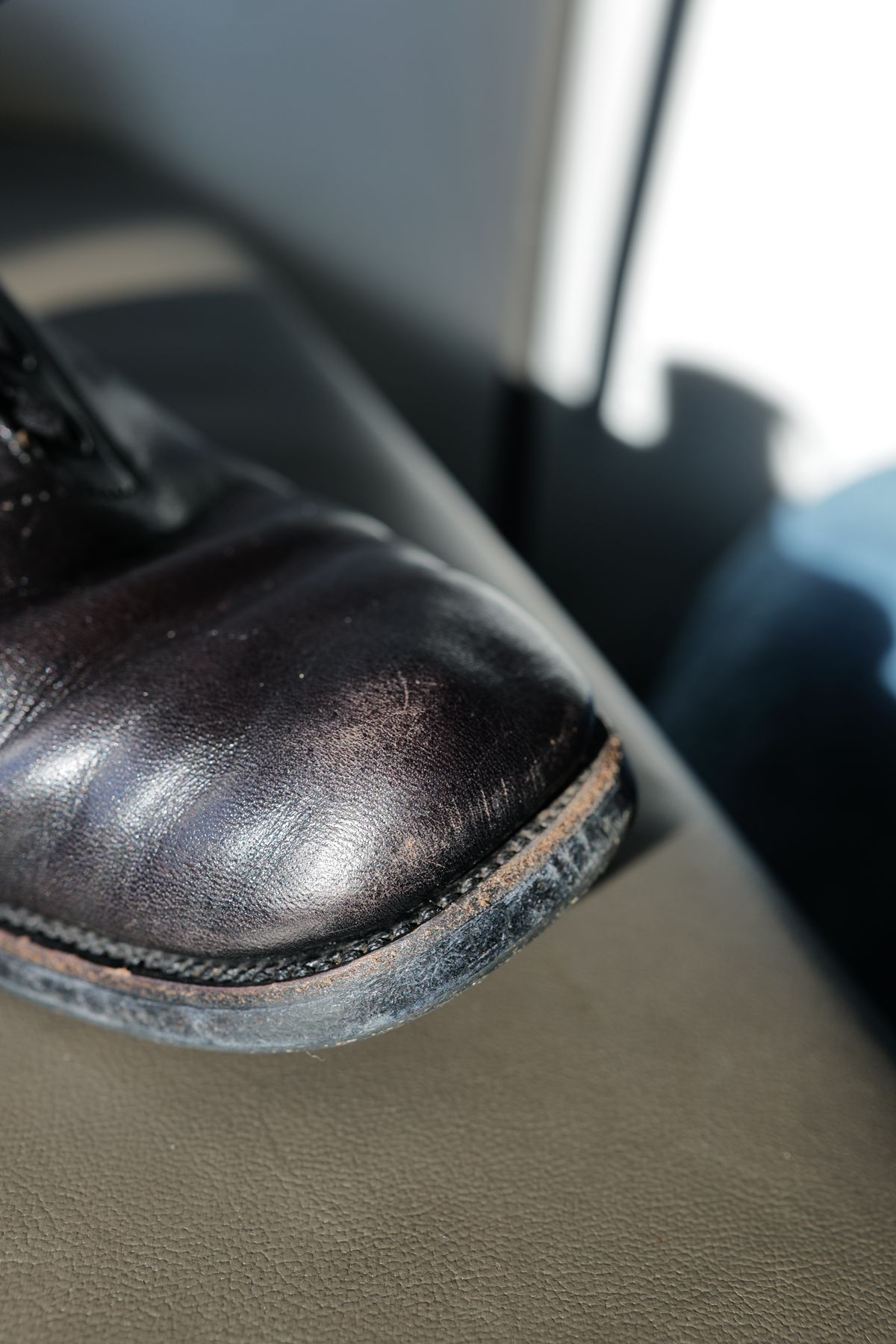 Photo by jcurry on February 4, 2026 of the Clinch Milne Soft-toe in Top Notch Horsehide Black (Tea core).