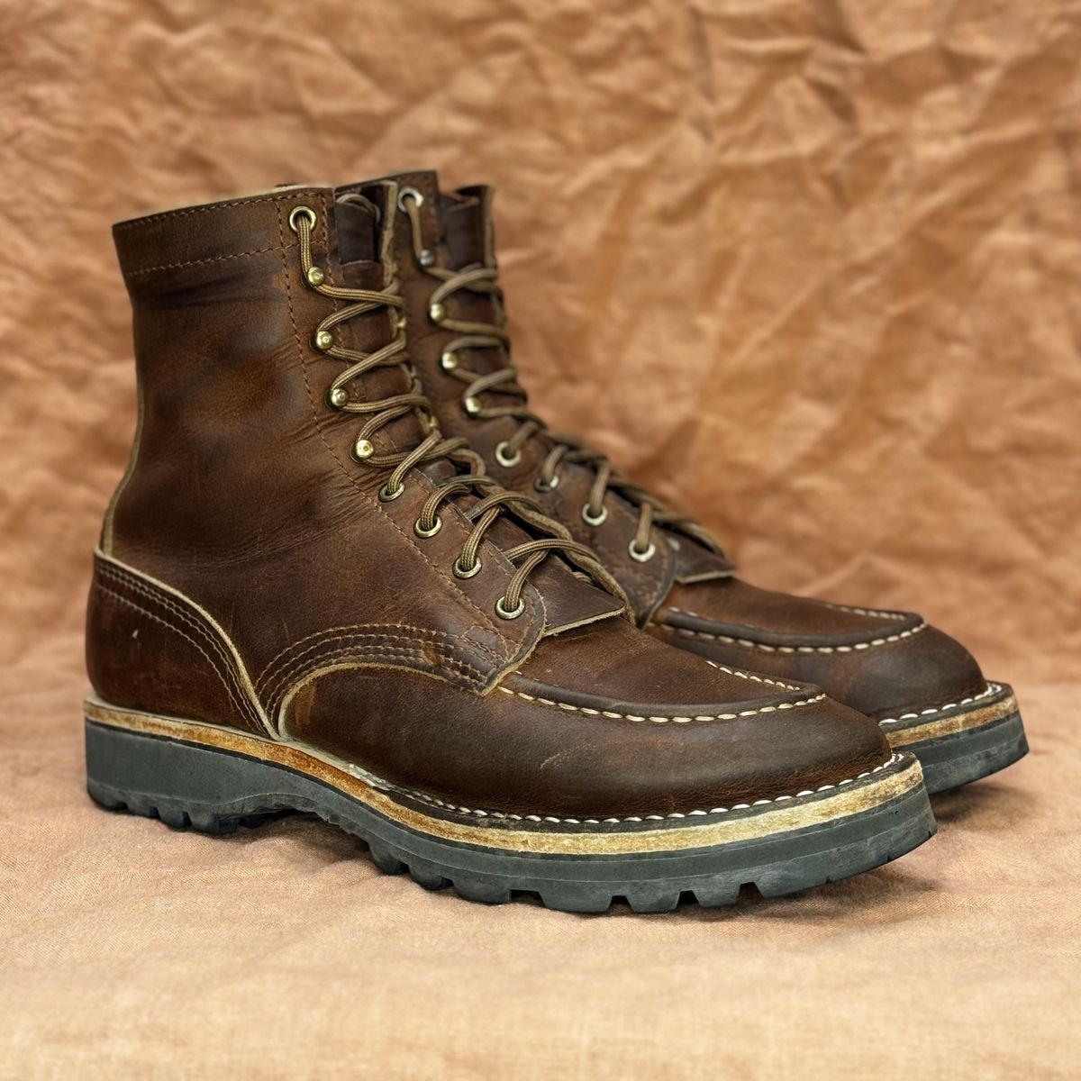 Photo by ElectricElephant on November 3, 2025 of the Nicks Moc Toe in Horween Predator Toasted Coconut.