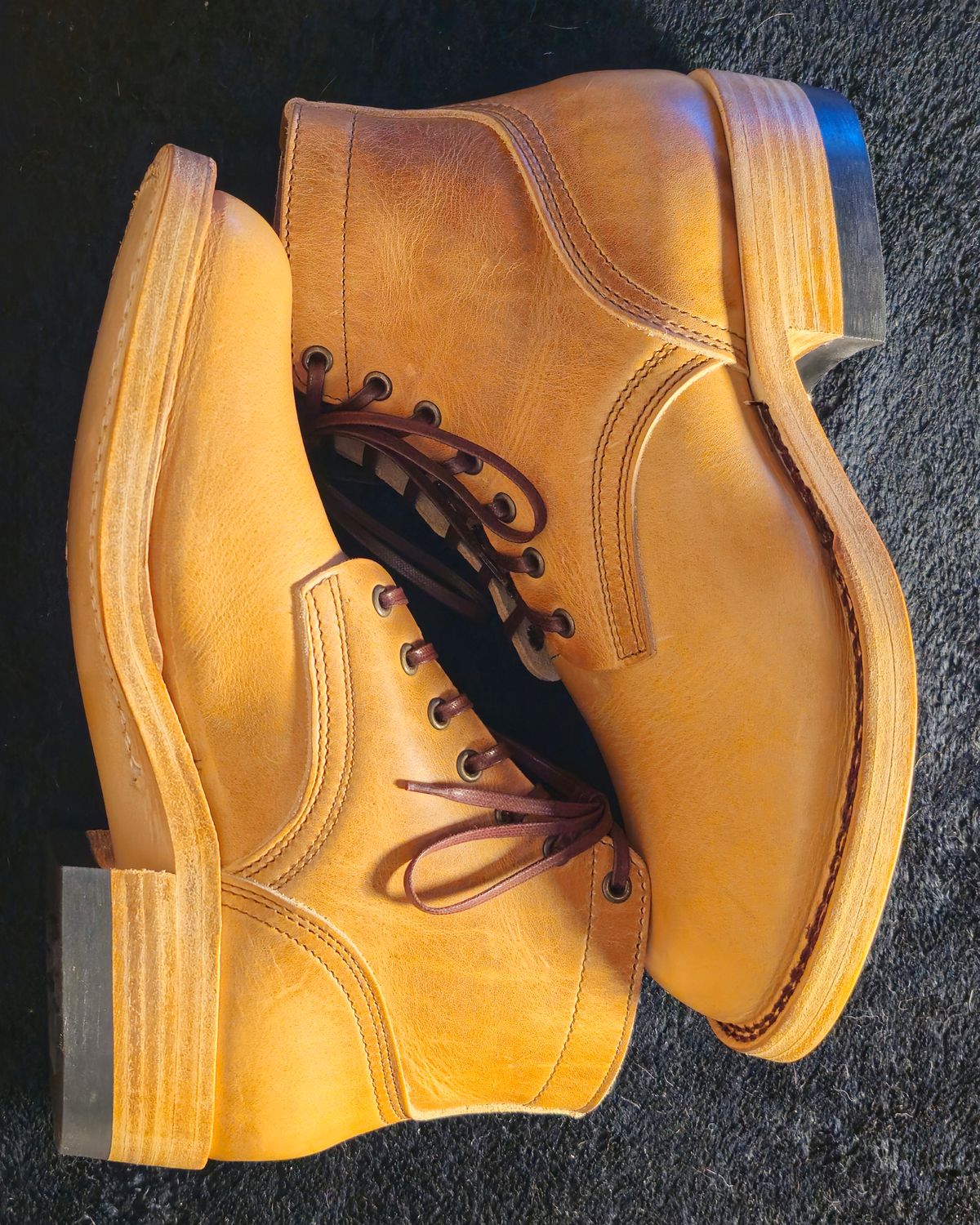 Photo by sub_machinist on October 5, 2025 of the Nicks Ivan in Horween Light Natural Dublin.