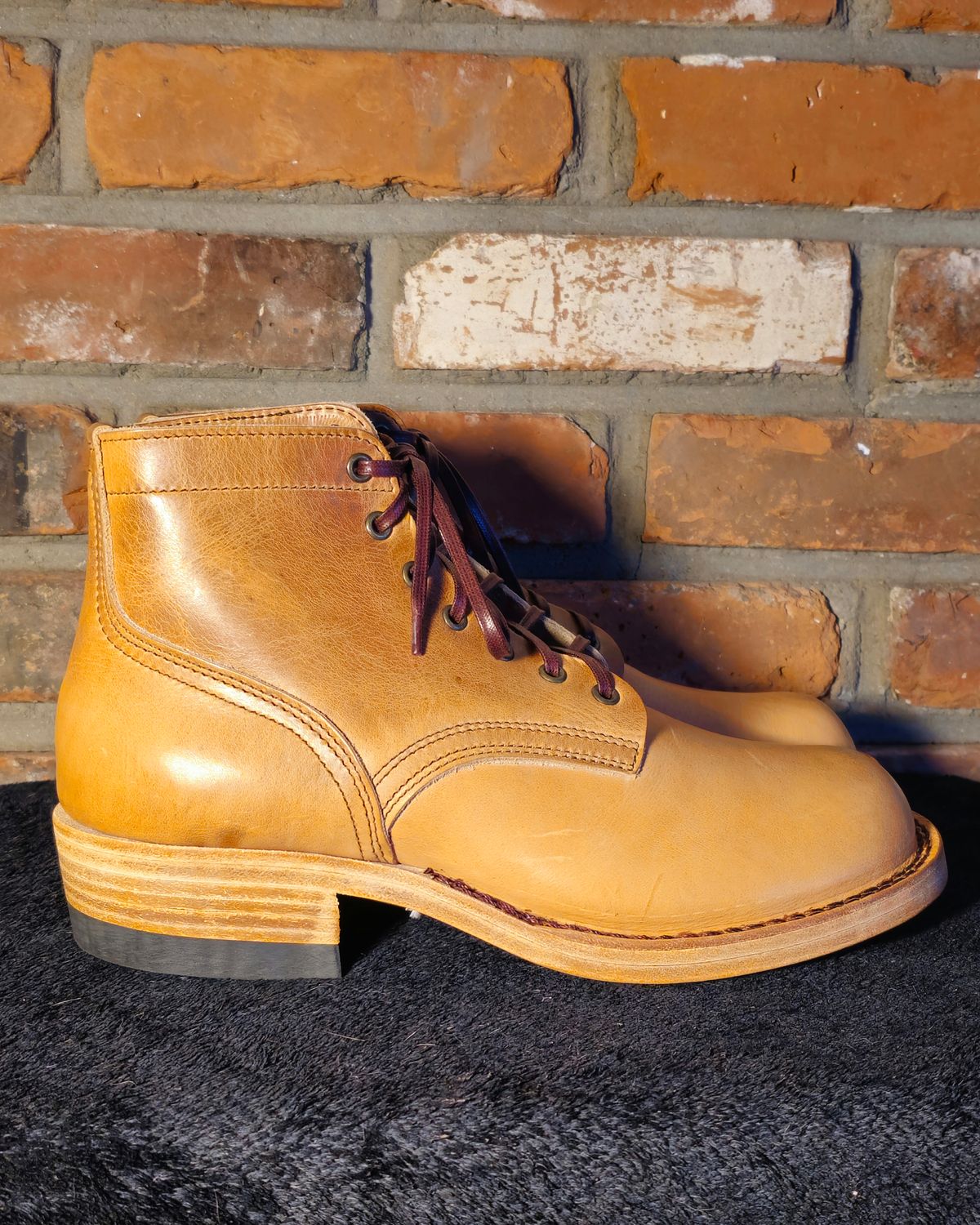 Photo by sub_machinist on October 5, 2025 of the Nicks Ivan in Horween Light Natural Dublin.