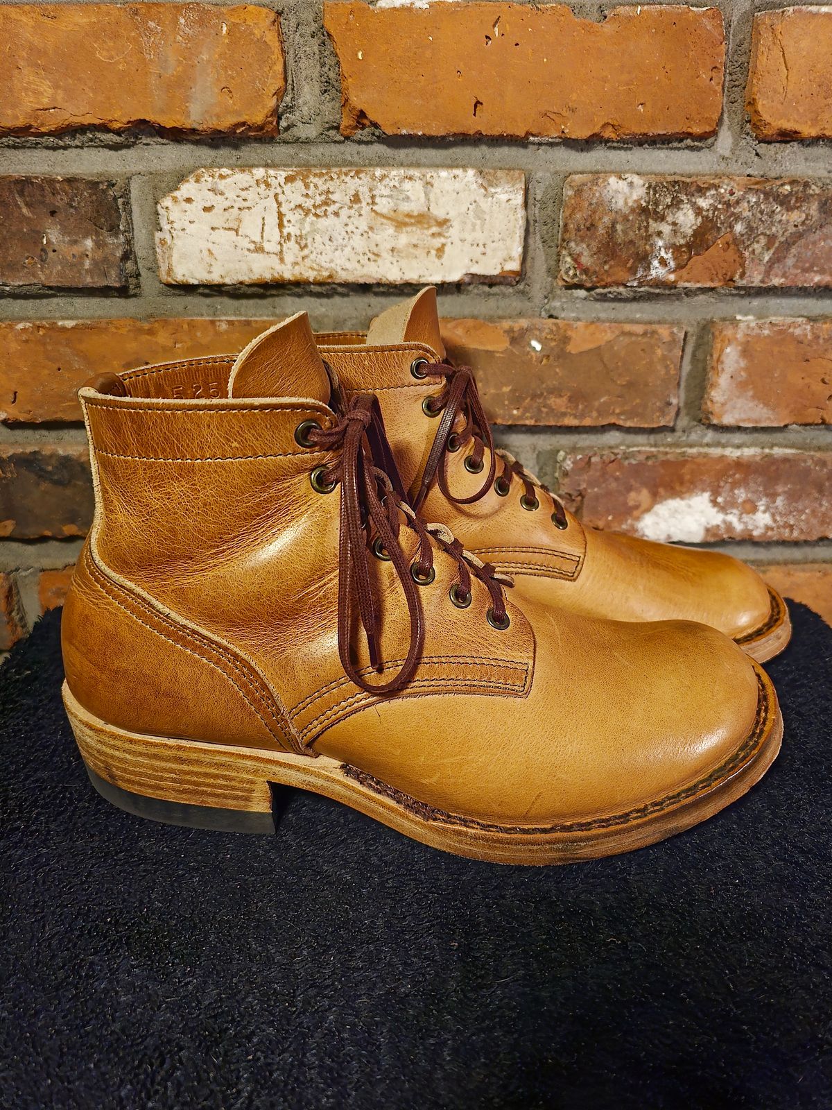 Photo by sub_machinist on November 6, 2025 of the Nicks Ivan in Horween Light Natural Dublin.