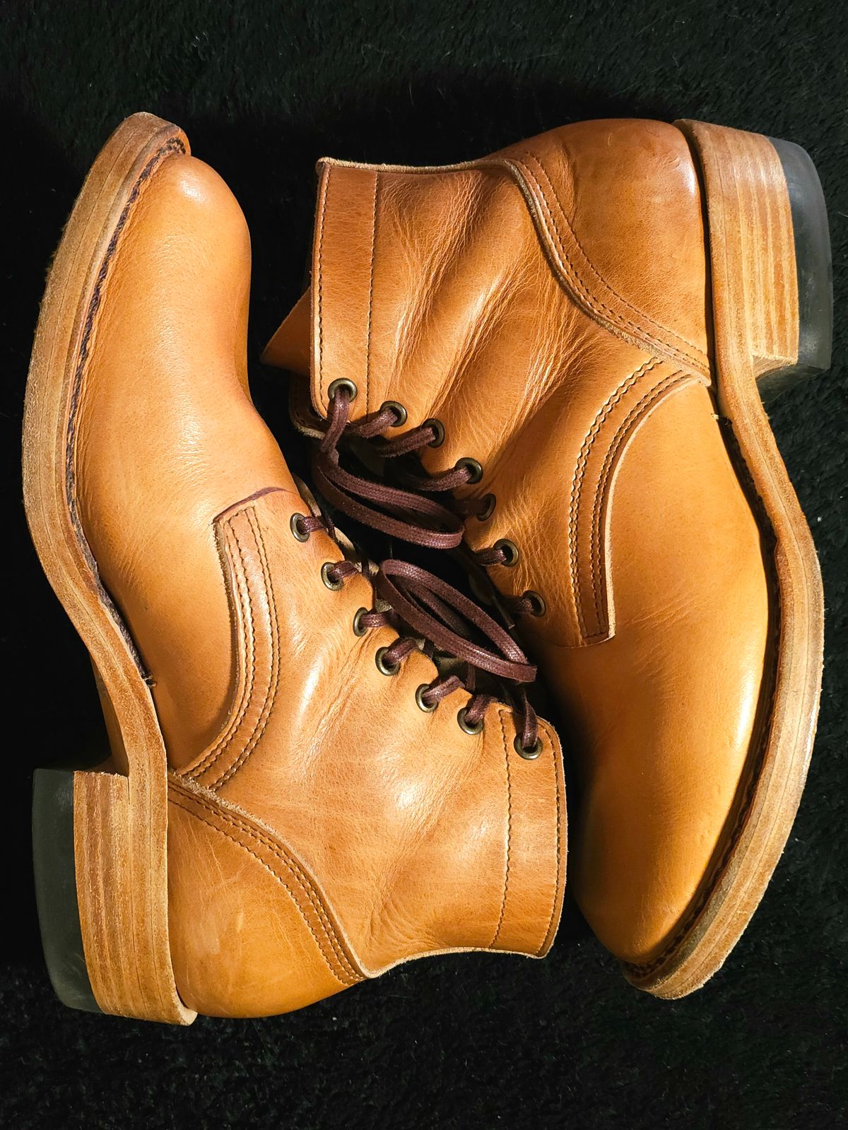 Photo by sub_machinist on December 6, 2025 of the Nicks Ivan in Horween Light Natural Dublin.