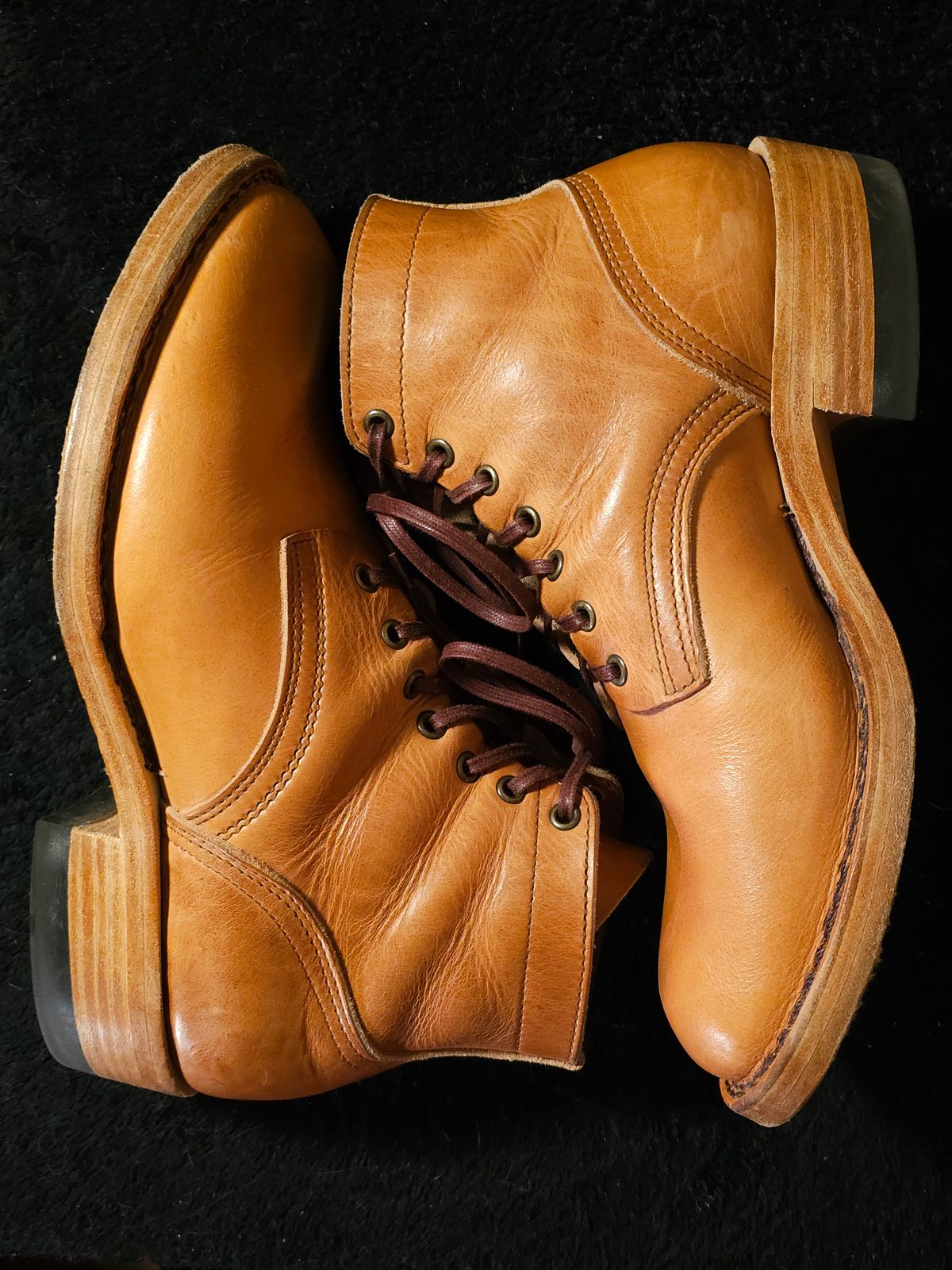 Photo by sub_machinist on December 6, 2025 of the Nicks Ivan in Horween Light Natural Dublin.