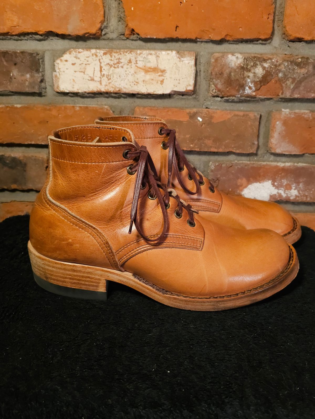 Photo by sub_machinist on December 6, 2025 of the Nicks Ivan in Horween Light Natural Dublin.