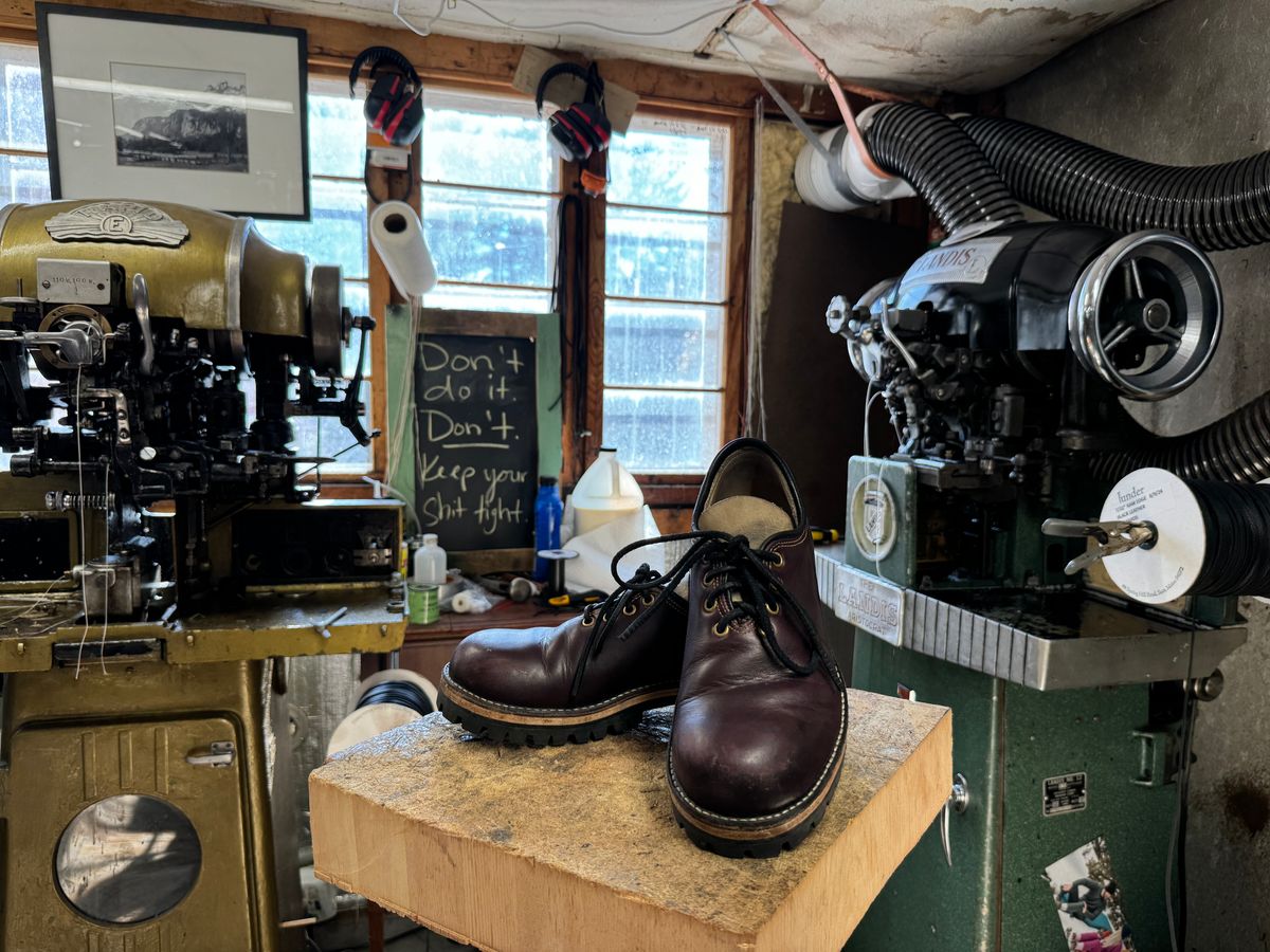 Photo by limmer_zeta on November 3, 2024 of the Peter Limmer & Sons Whole Cut Center Tie in Seidel Oxblood Double Shot.