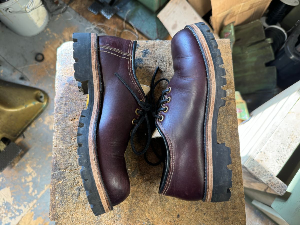 Photo by limmer_zeta on November 3, 2024 of the Peter Limmer & Sons Whole Cut Center Tie in Seidel Oxblood Double Shot.