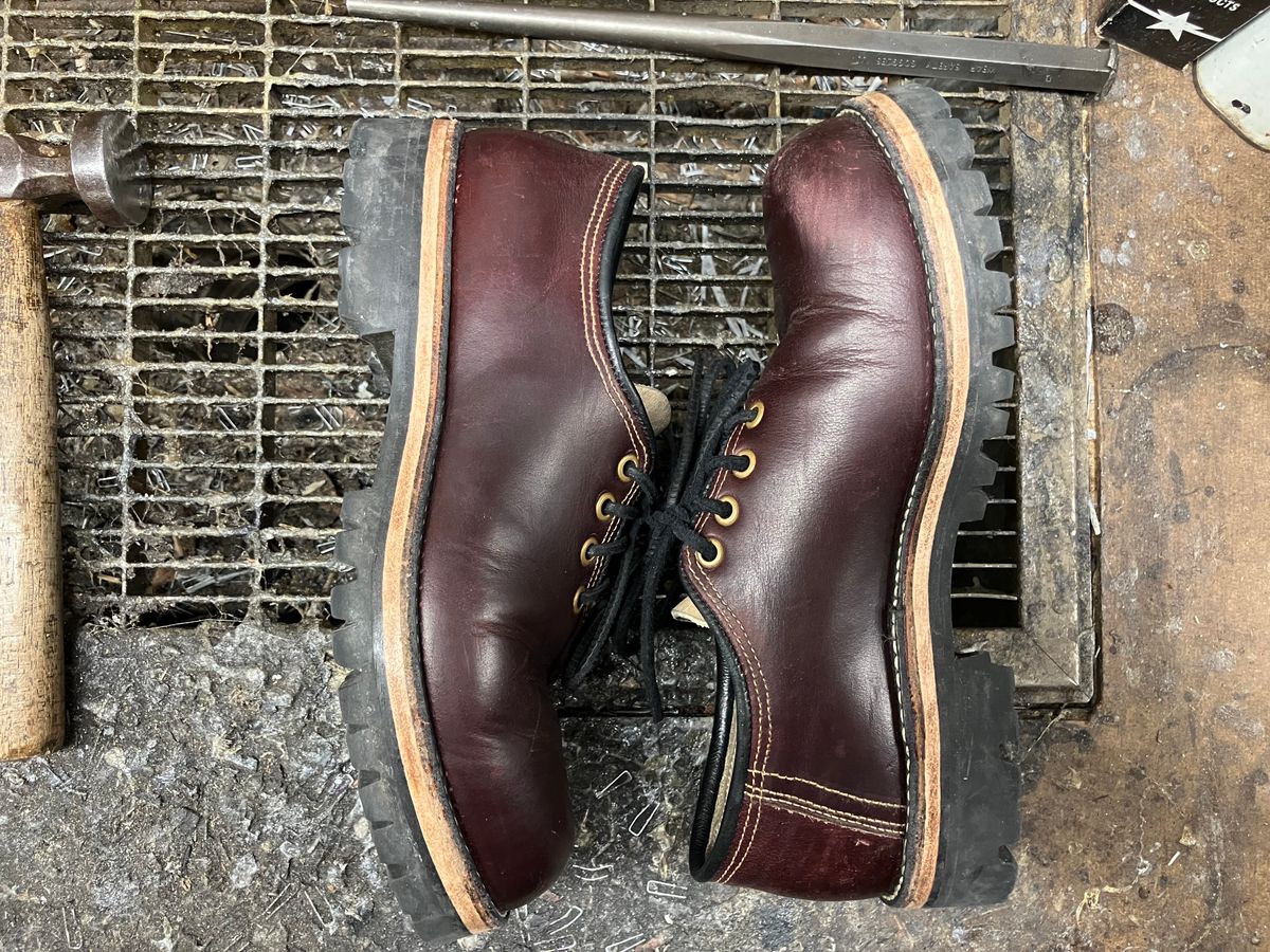 Photo by limmer_zeta on January 3, 2025 of the Peter Limmer & Sons Whole Cut Center Tie in Seidel Oxblood Double Shot.