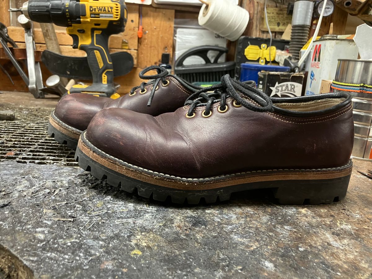 Photo by limmer_zeta on February 4, 2025 of the Peter Limmer & Sons Whole Cut Center Tie in Seidel Oxblood Double Shot.