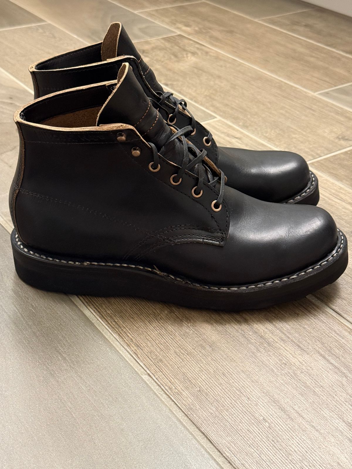 Photo by blove13 on November 2, 2025 of the White's Semi-Dress in Horween Black Teacore Chromexcel.