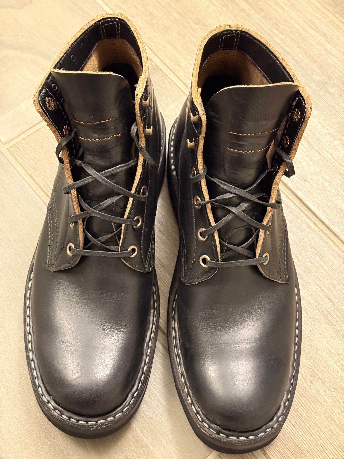 Photo by blove13 on November 2, 2025 of the White's Semi-Dress in Horween Black Teacore Chromexcel.