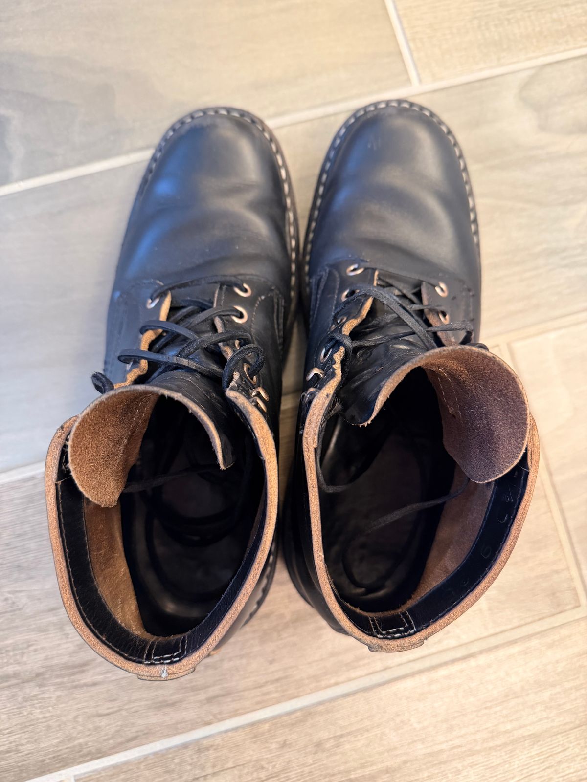 Photo by blove13 on February 5, 2026 of the White's Semi-Dress in Horween Black Teacore Chromexcel.