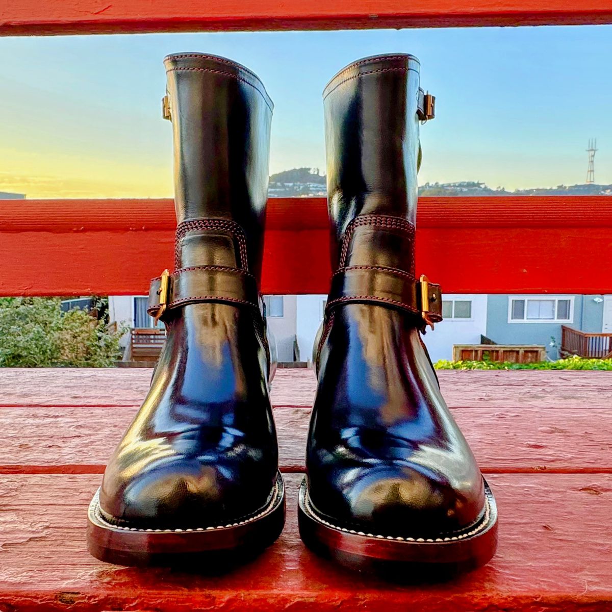 Photo by DadBodHobbies on October 7, 2024 of the Quan Shoemaker Engineer in Maryam Black Waxed Horsebutt.