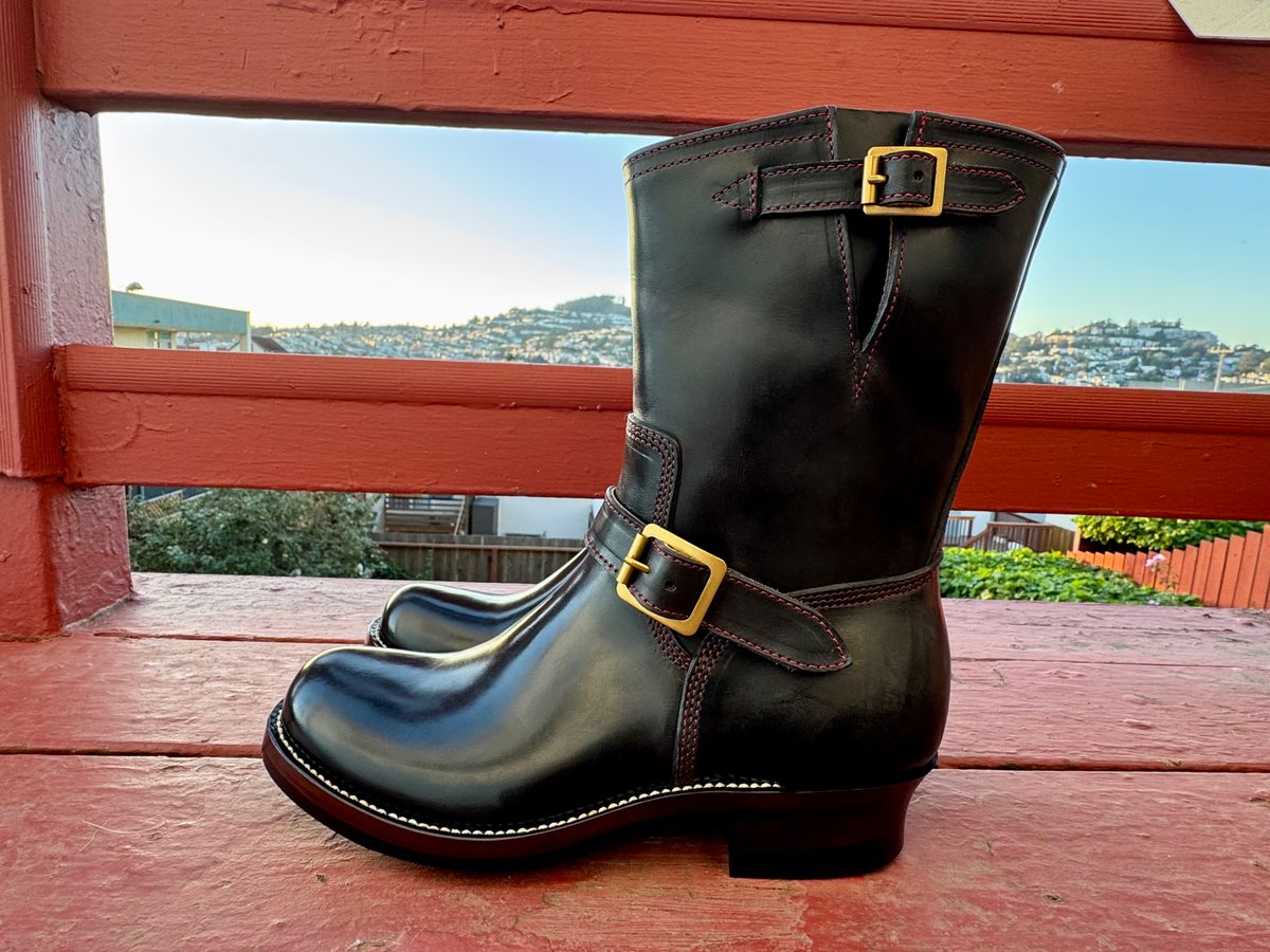 Photo by DadBodHobbies on October 7, 2024 of the Quan Shoemaker Engineer in Maryam Black Waxed Horsebutt.