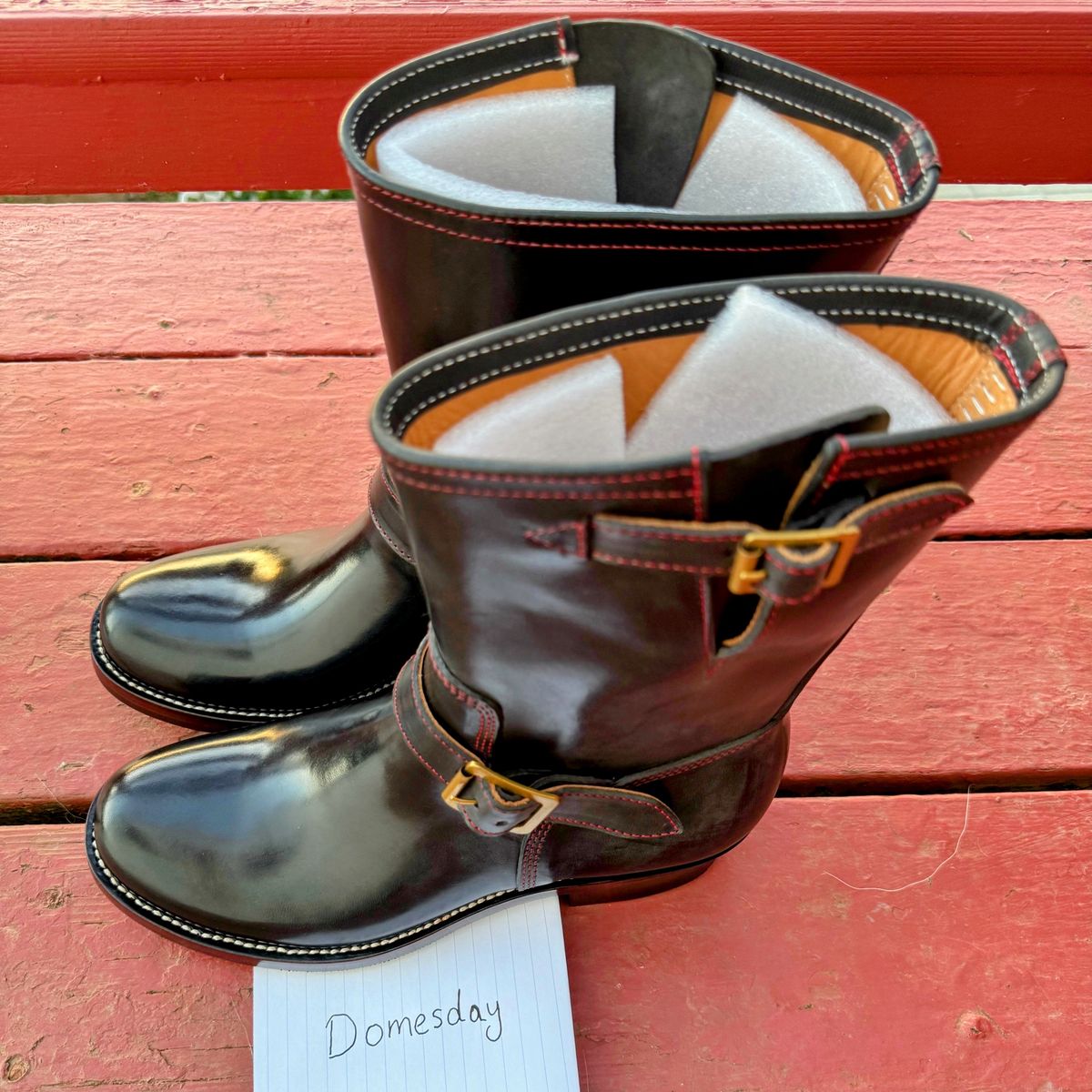 Photo by DadBodHobbies on October 7, 2024 of the Quan Shoemaker Engineer in Maryam Black Waxed Horsebutt.
