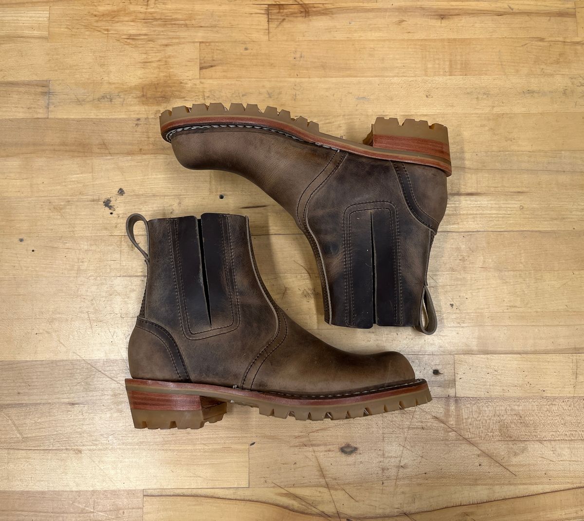 Photo by bamcg on September 30, 2025 of the Nicks Work Chelsea in Horween Predator Natural.