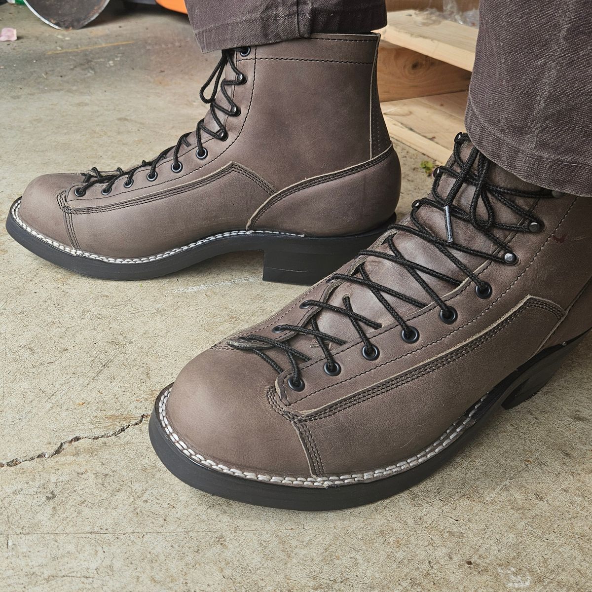 Photo by Squizza1000 on May 18, 2024 of the Frank's Boots Monkey Boot in Horween Steel Predator.