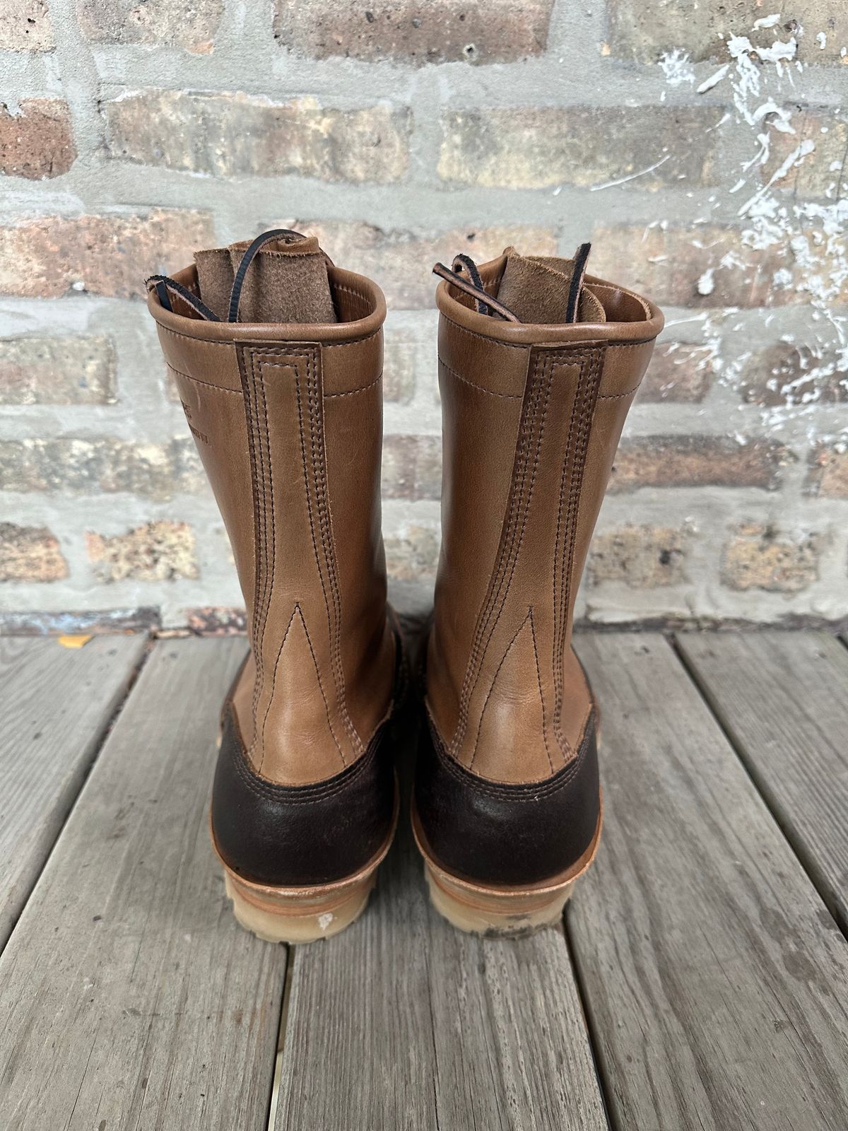 Photo by MidwestIsBest on November 5, 2025 of the White's Smokejumper in Horween Natural Chromexcel & Horween Dark Brown Waxed Flesh.