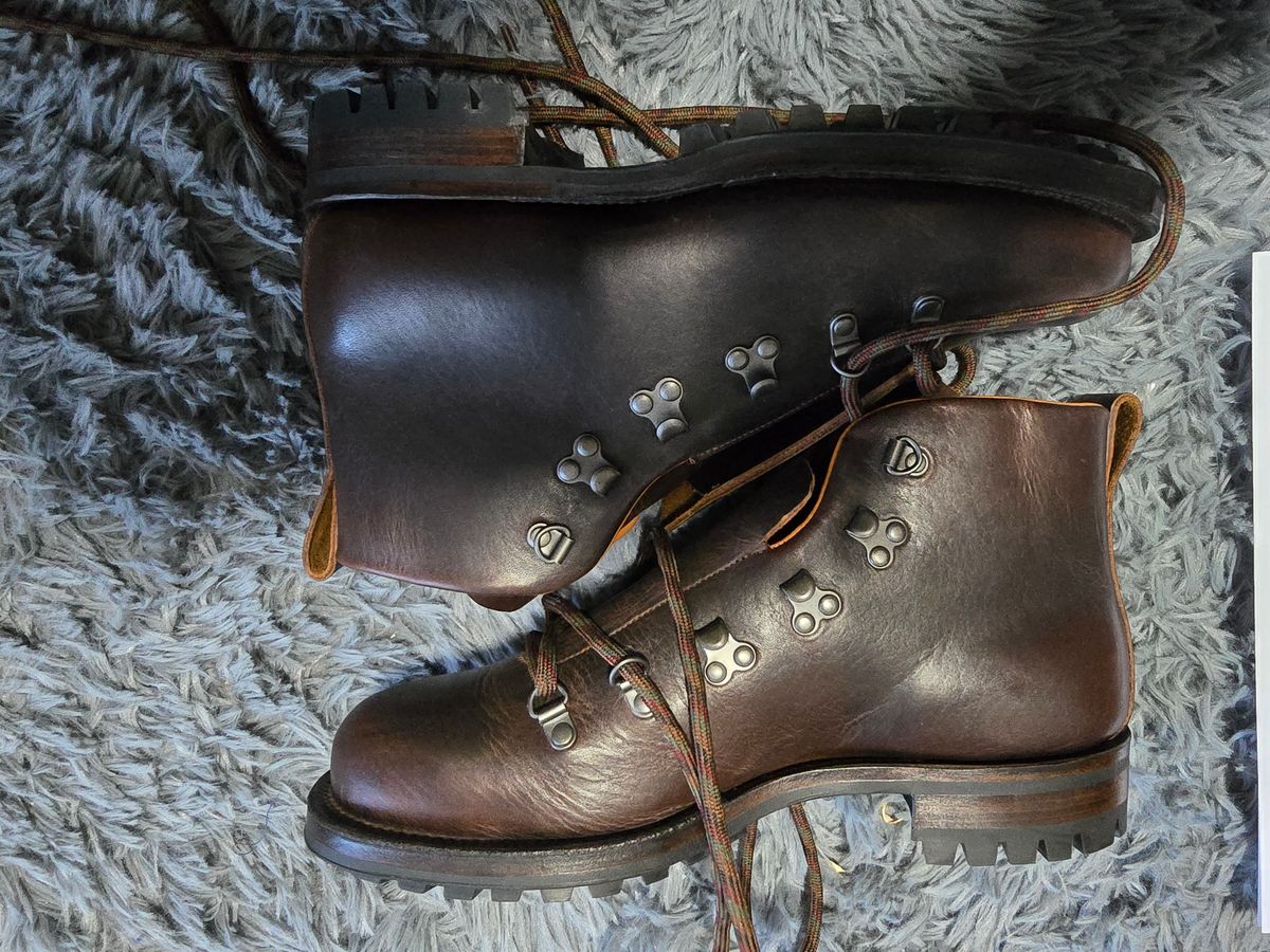 Photo by drb725 on November 2, 2025 of the Viberg Hiker in C.F. Stead Whiskey Phoenix.