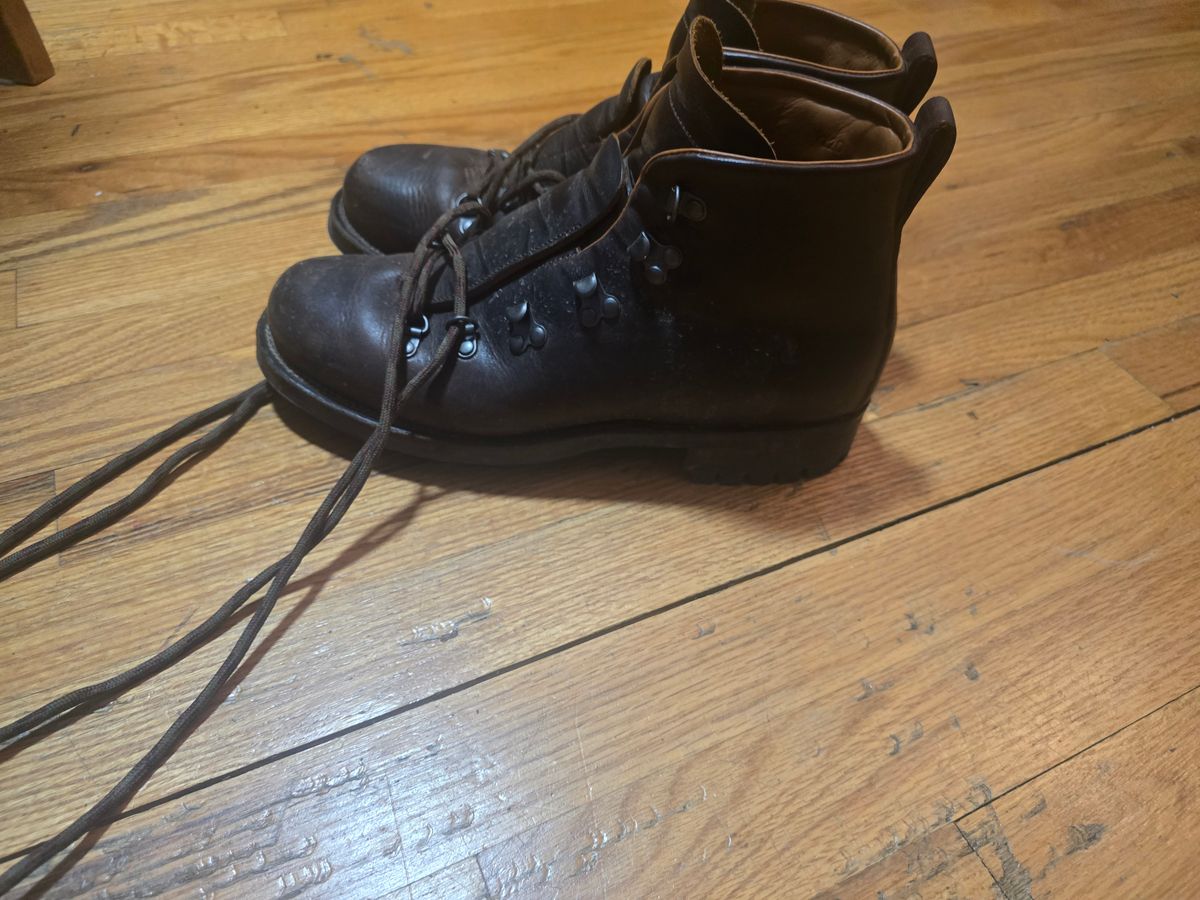 Photo by drb725 on December 6, 2025 of the Viberg Hiker in C.F. Stead Whiskey Phoenix.