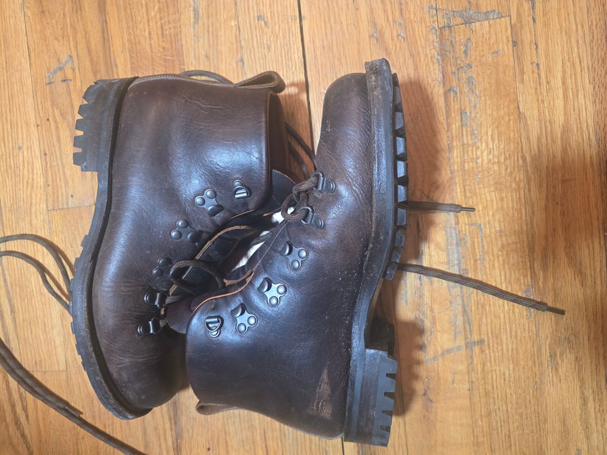 Photo by drb725 on December 6, 2025 of the Viberg Hiker in C.F. Stead Whiskey Phoenix.