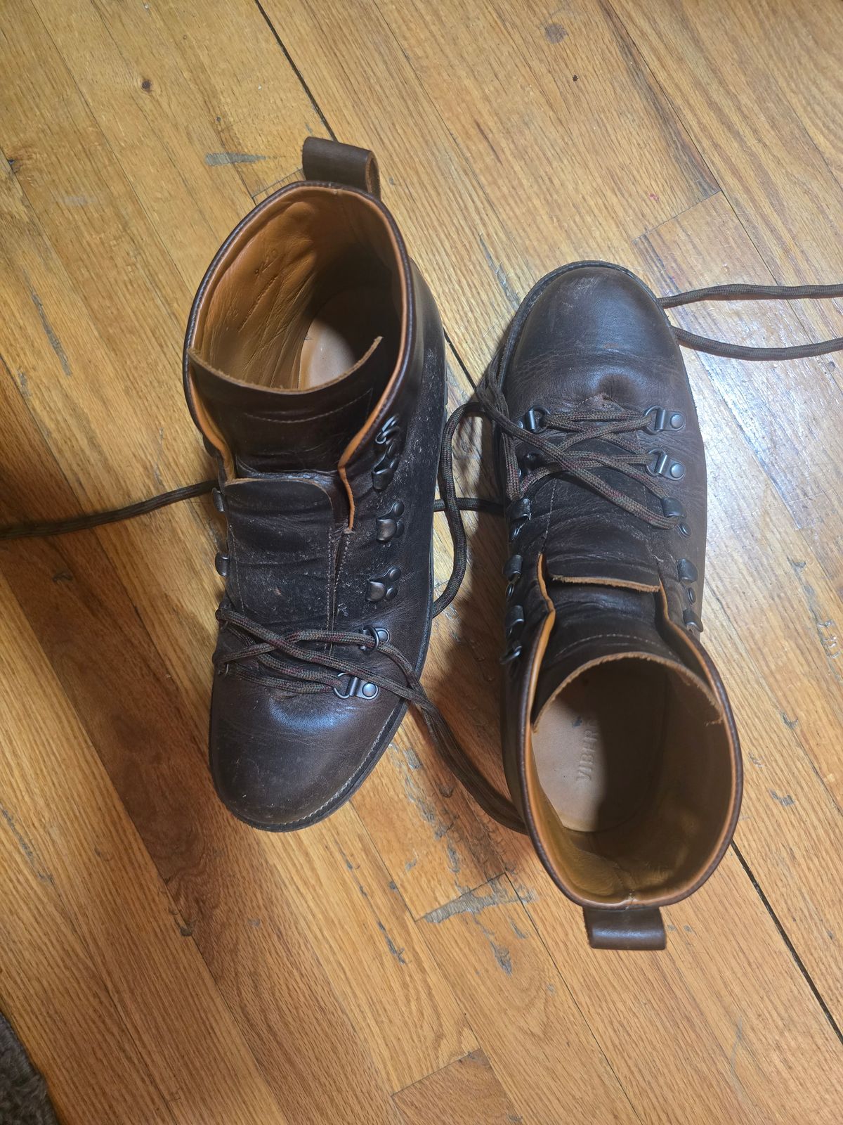 Photo by drb725 on December 6, 2025 of the Viberg Hiker in C.F. Stead Whiskey Phoenix.