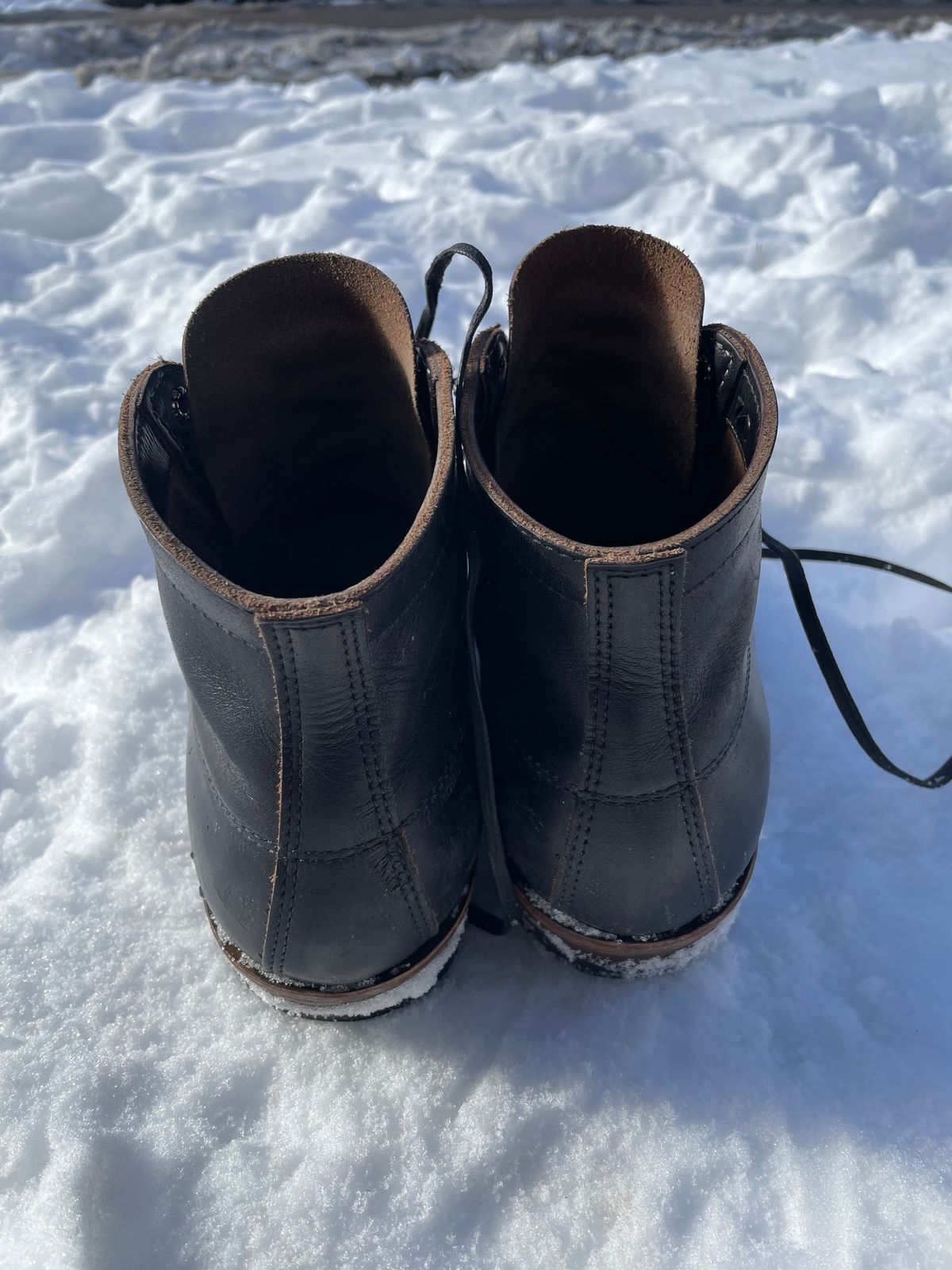 Photo by Kacchan0611 on December 5, 2025 of the White's Semi-Dress in Seidel Black Double Shot.