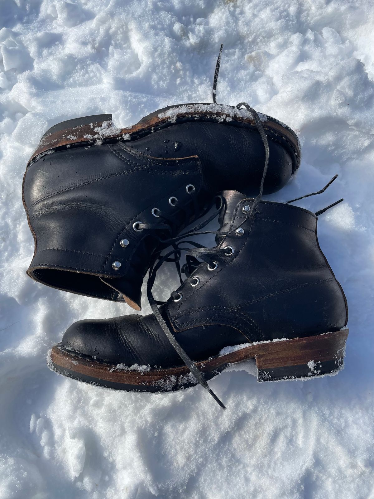 Photo by Kacchan0611 on December 5, 2025 of the White's Semi-Dress in Seidel Black Double Shot.