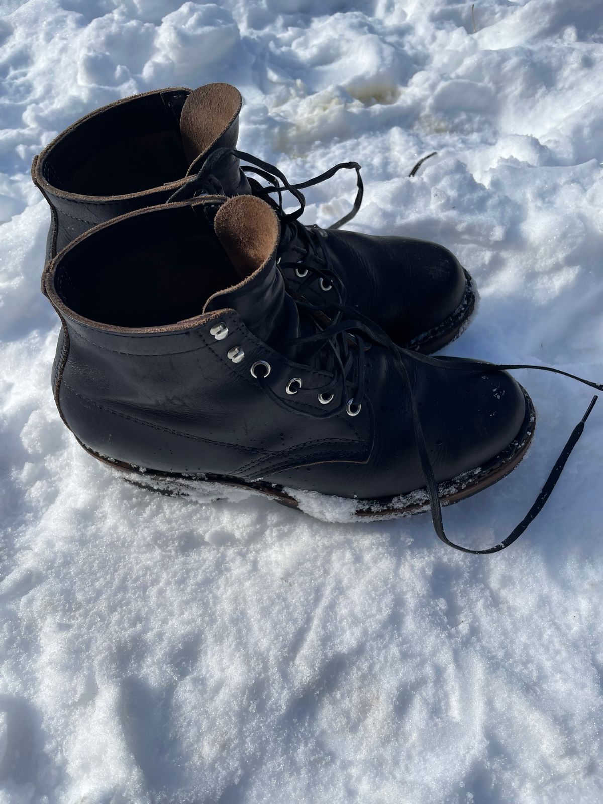 Photo by Kacchan0611 on December 5, 2025 of the White's Semi-Dress in Seidel Black Double Shot.