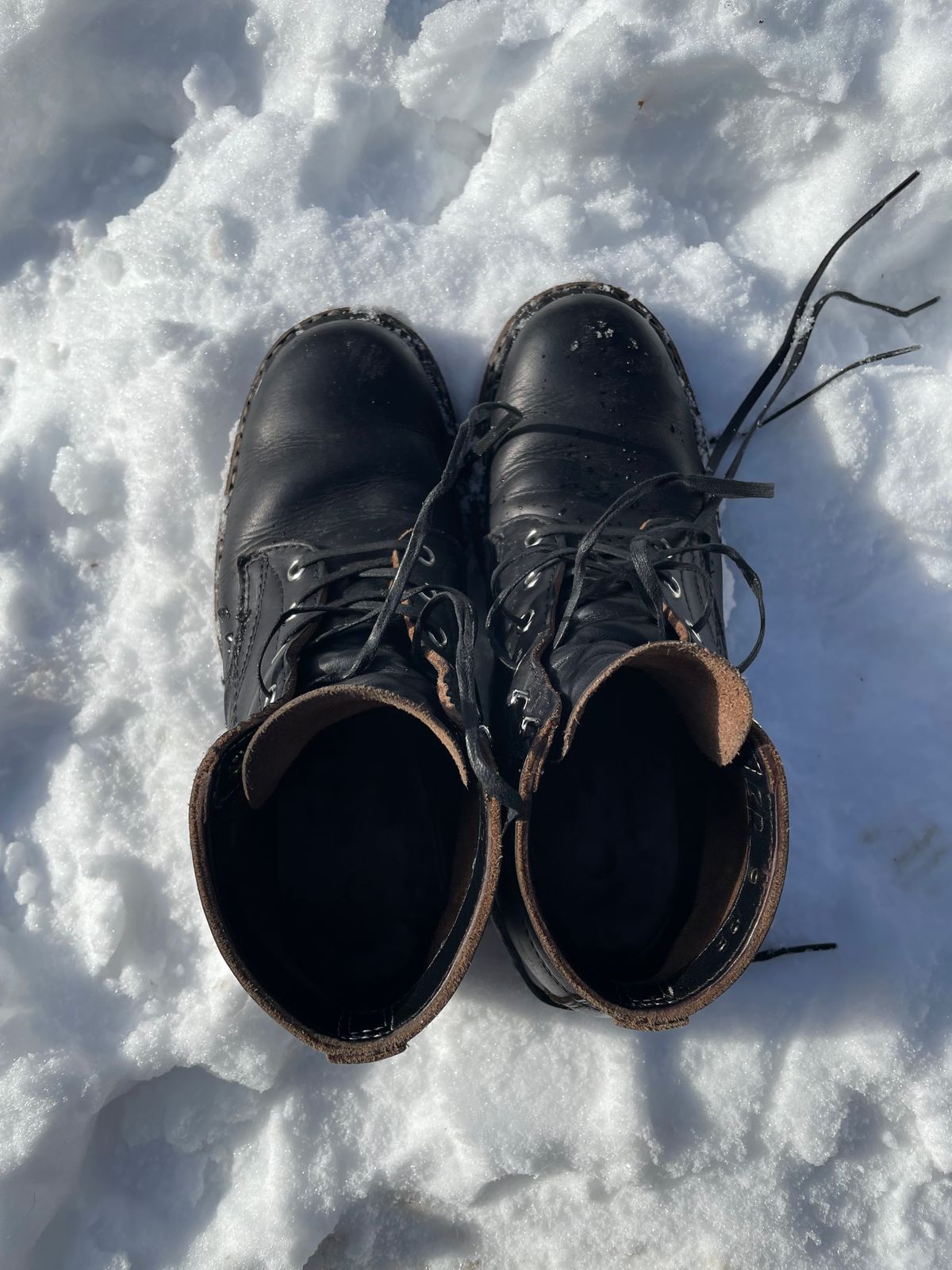 Photo by Kacchan0611 on December 5, 2025 of the White's Semi-Dress in Seidel Black Double Shot.