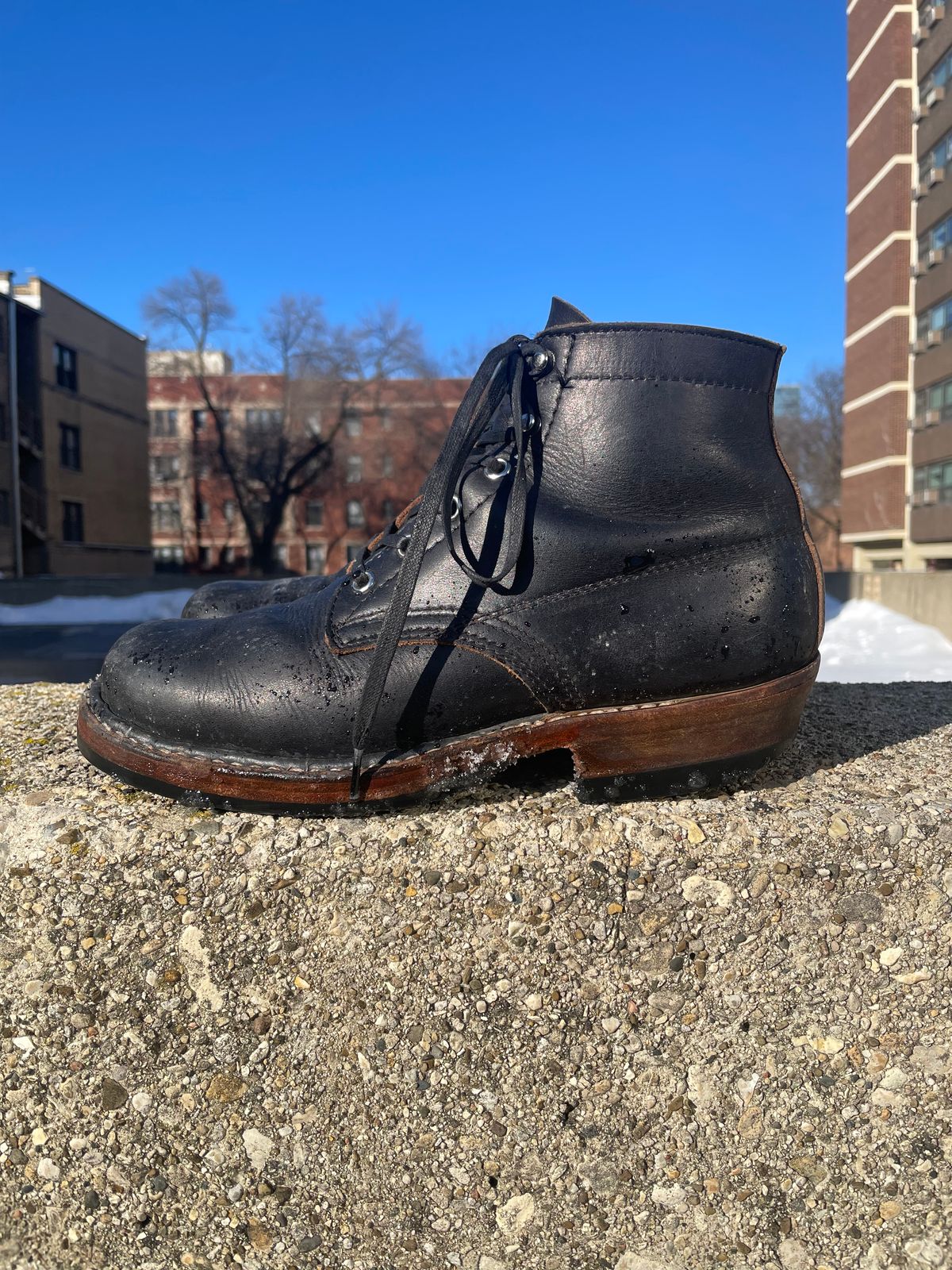 Photo by Kazukifilm1993 on February 1, 2026 of the White's Semi-Dress in Seidel Black Double Shot.