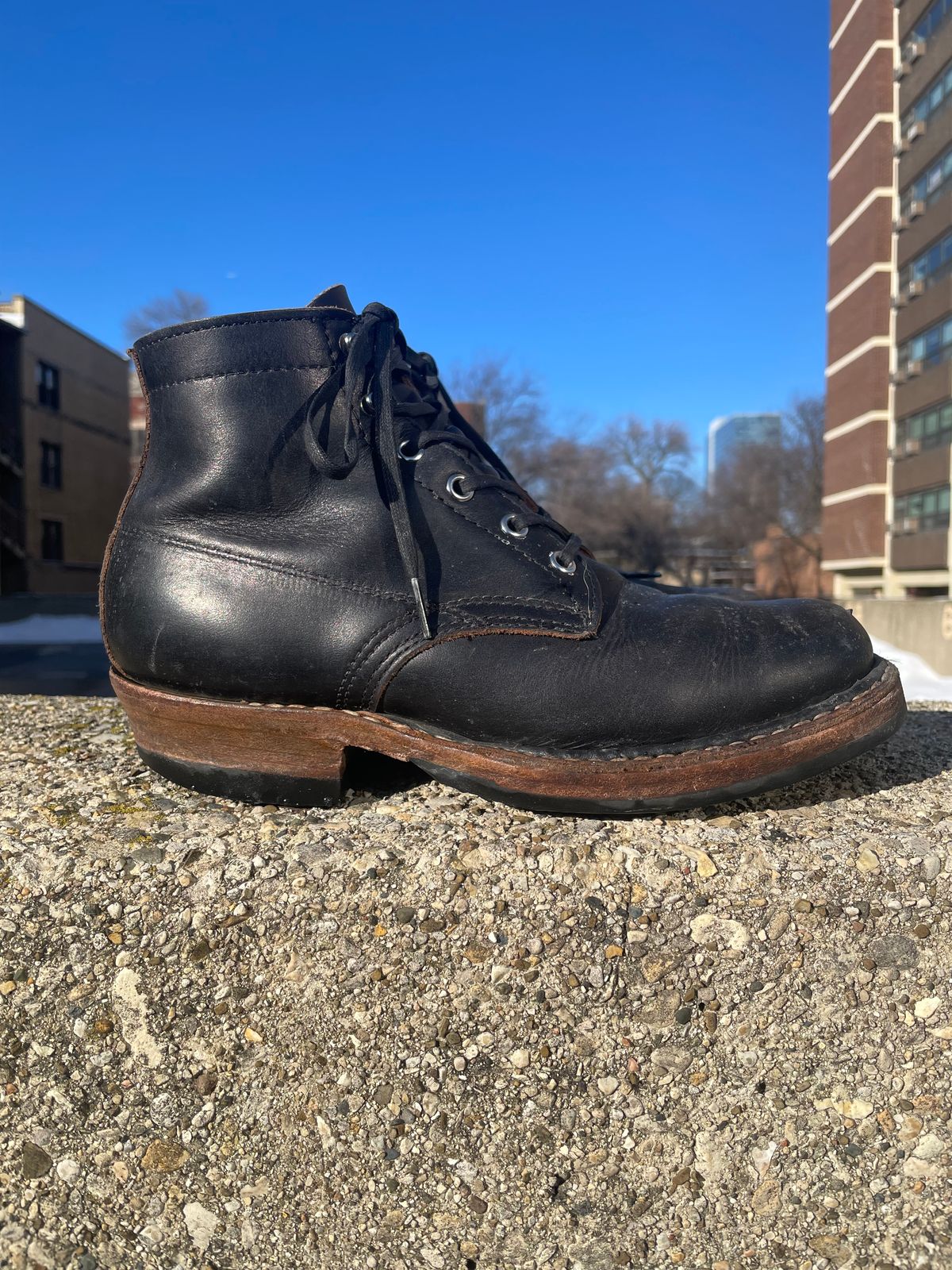 Photo by Kazukifilm1993 on February 1, 2026 of the White's Semi-Dress in Seidel Black Double Shot.