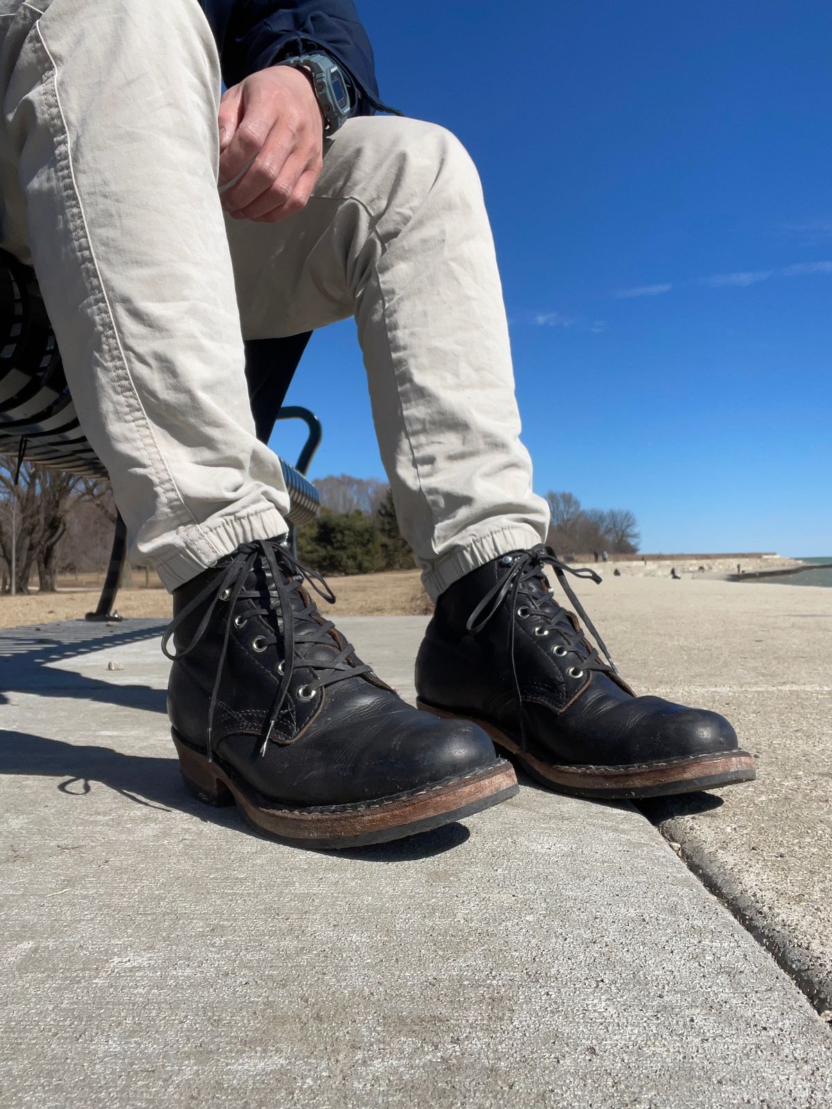 Photo by Kazukifilm1993 on March 1, 2026 of the White's Semi-Dress in Seidel Black Double Shot.