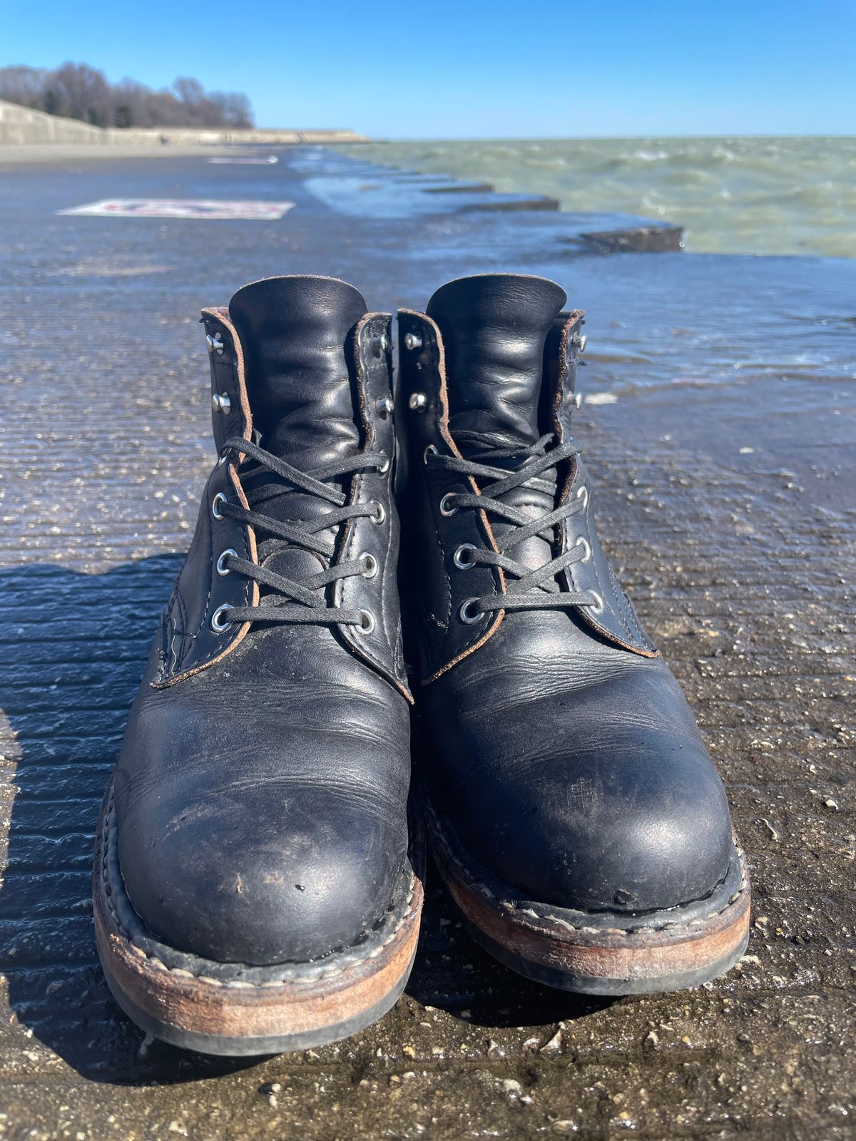 Photo by Kazukifilm1993 on March 1, 2026 of the White's Semi-Dress in Seidel Black Double Shot.