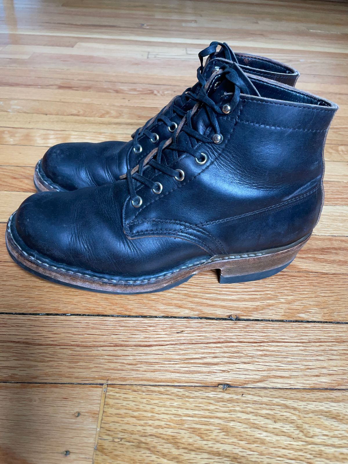 Photo by KazukifromJapan1993 on April 4, 2026 of the White's Semi-Dress in Seidel Black Double Shot.