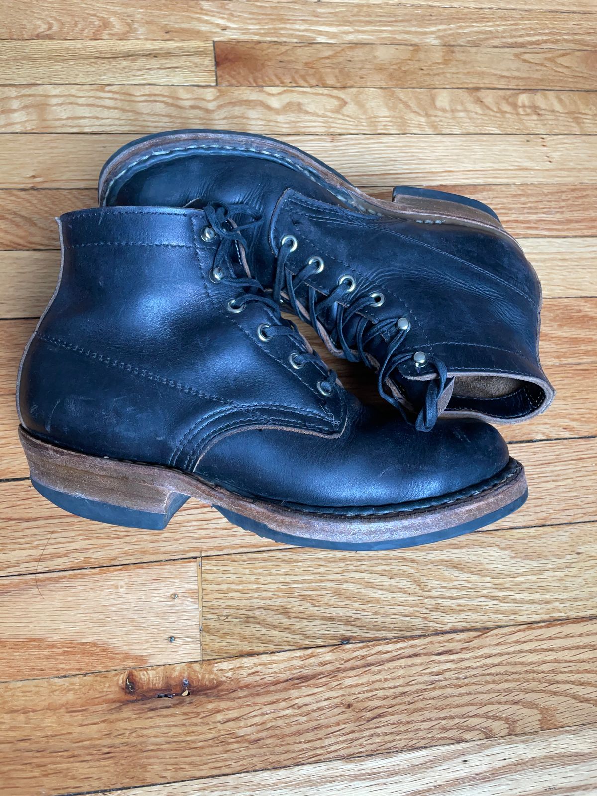 Photo by KazukifromJapan1993 on April 4, 2026 of the White's Semi-Dress in Seidel Black Double Shot.