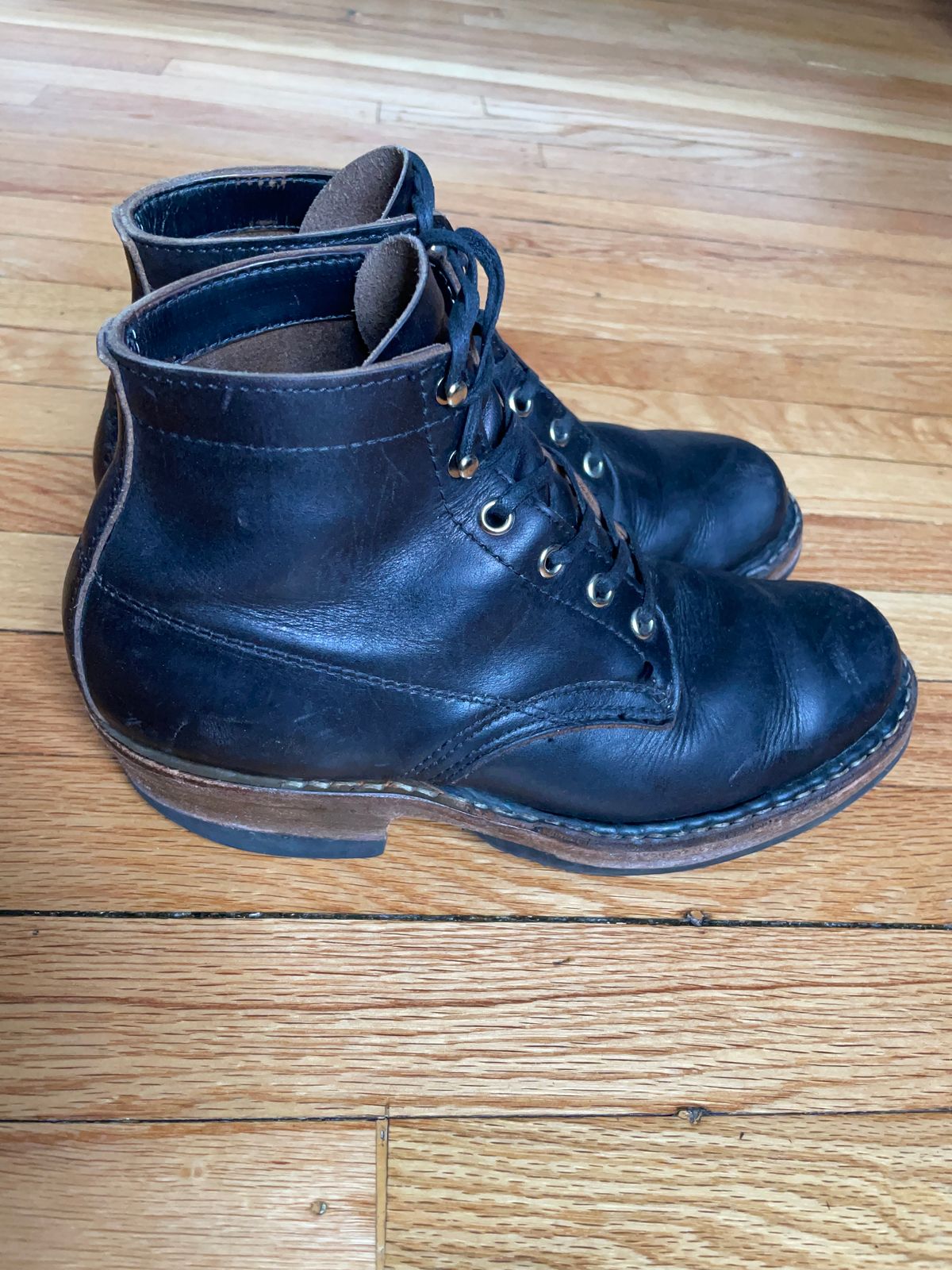 Photo by KazukifromJapan1993 on April 4, 2026 of the White's Semi-Dress in Seidel Black Double Shot.