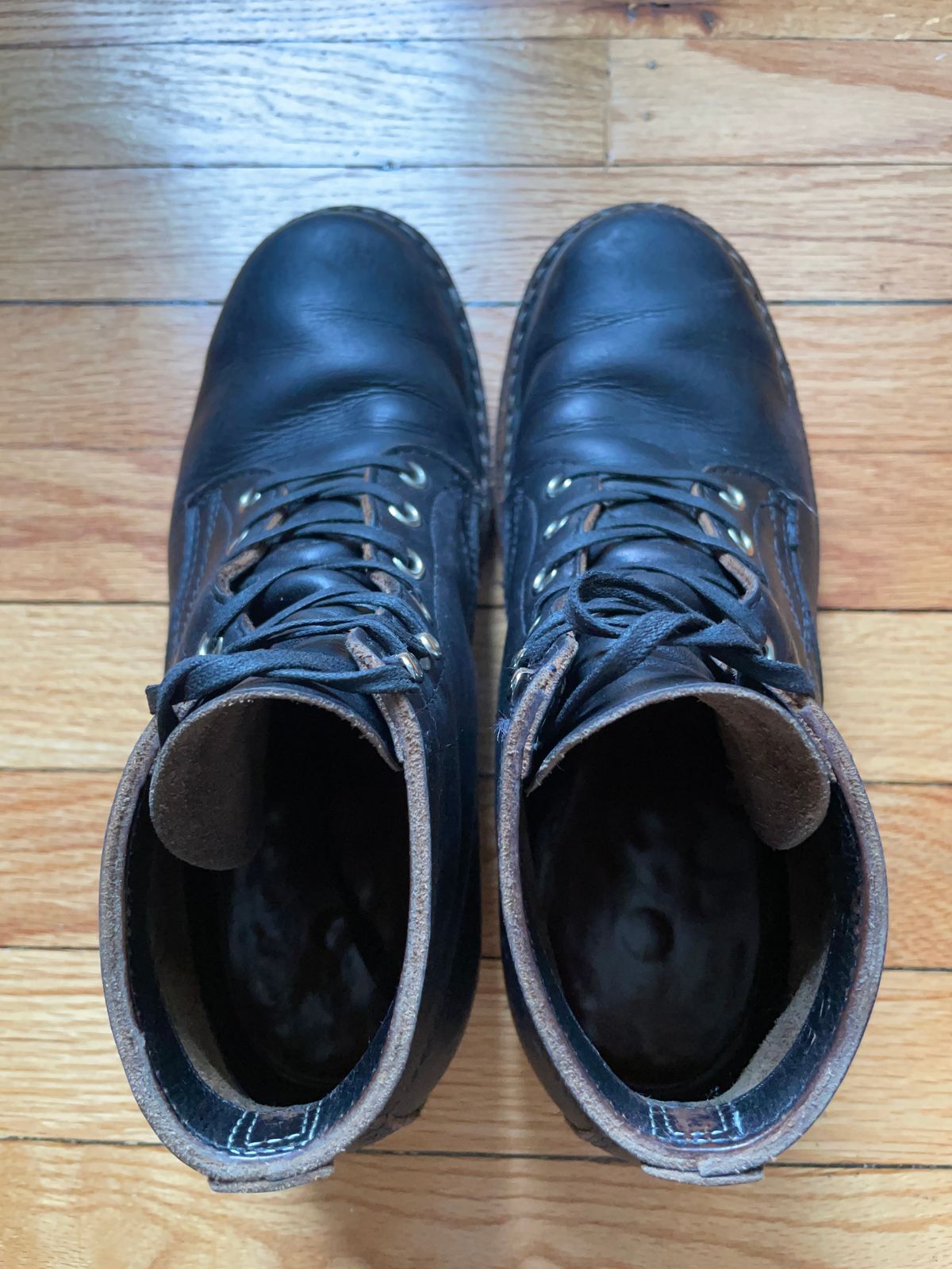 Photo by KazukifromJapan1993 on April 4, 2026 of the White's Semi-Dress in Seidel Black Double Shot.