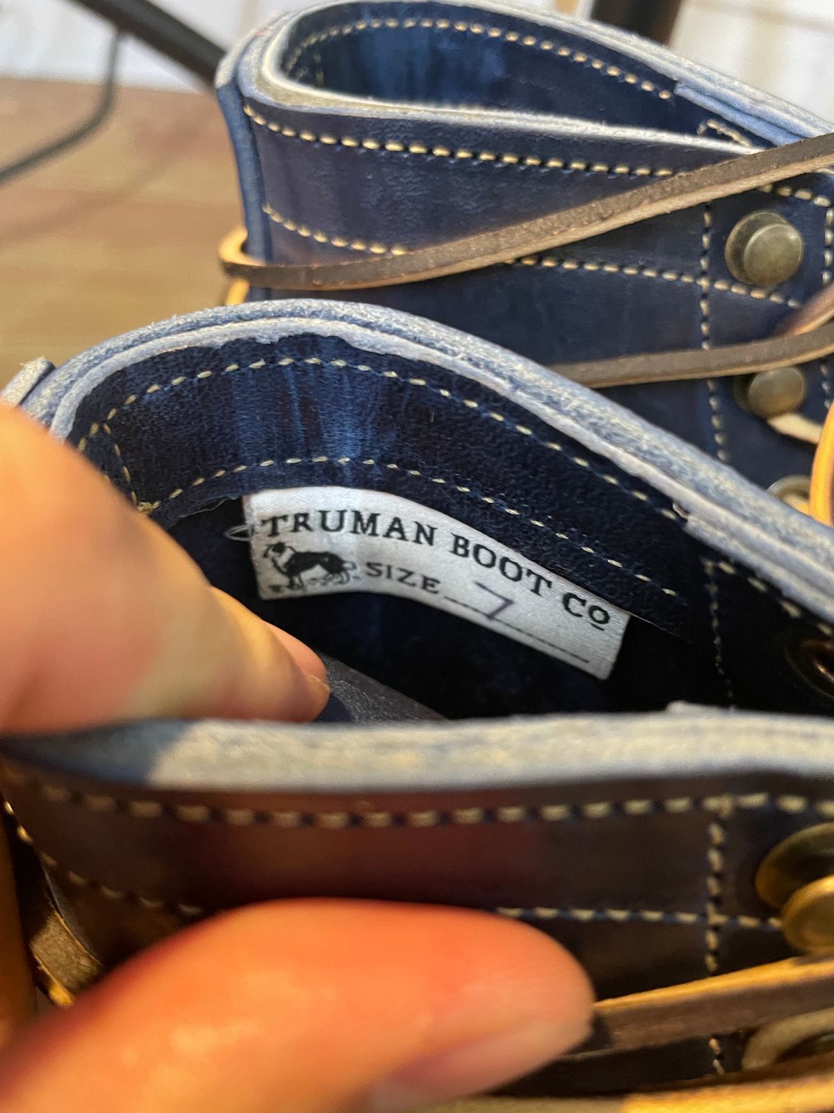 Photo by Kacchan0611 on October 28, 2024 of the Truman Cap Toe Boot in Navy Horse Rump.