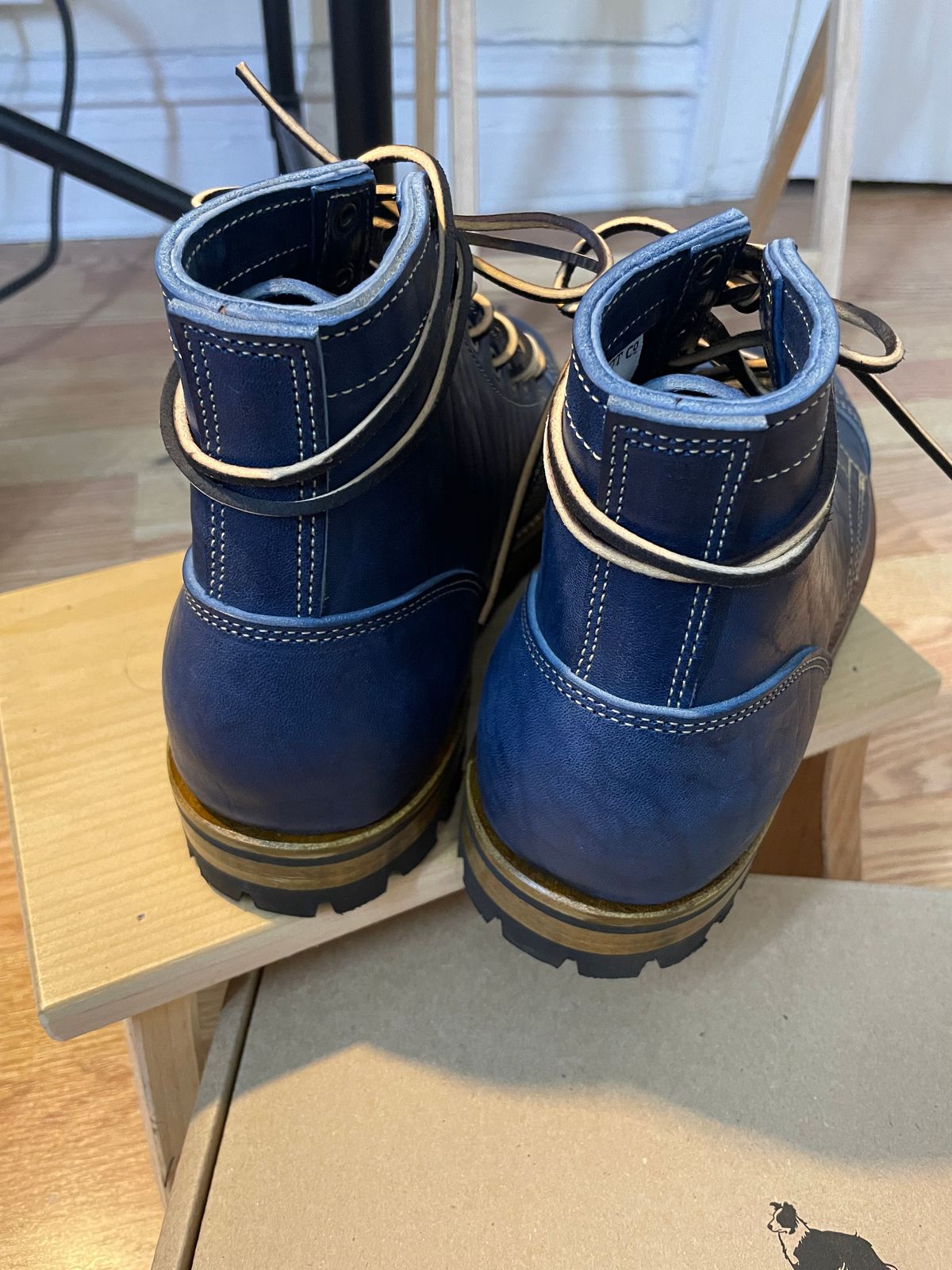 Photo by Kacchan0611 on October 28, 2024 of the Truman Cap Toe Boot in Navy Horse Rump.