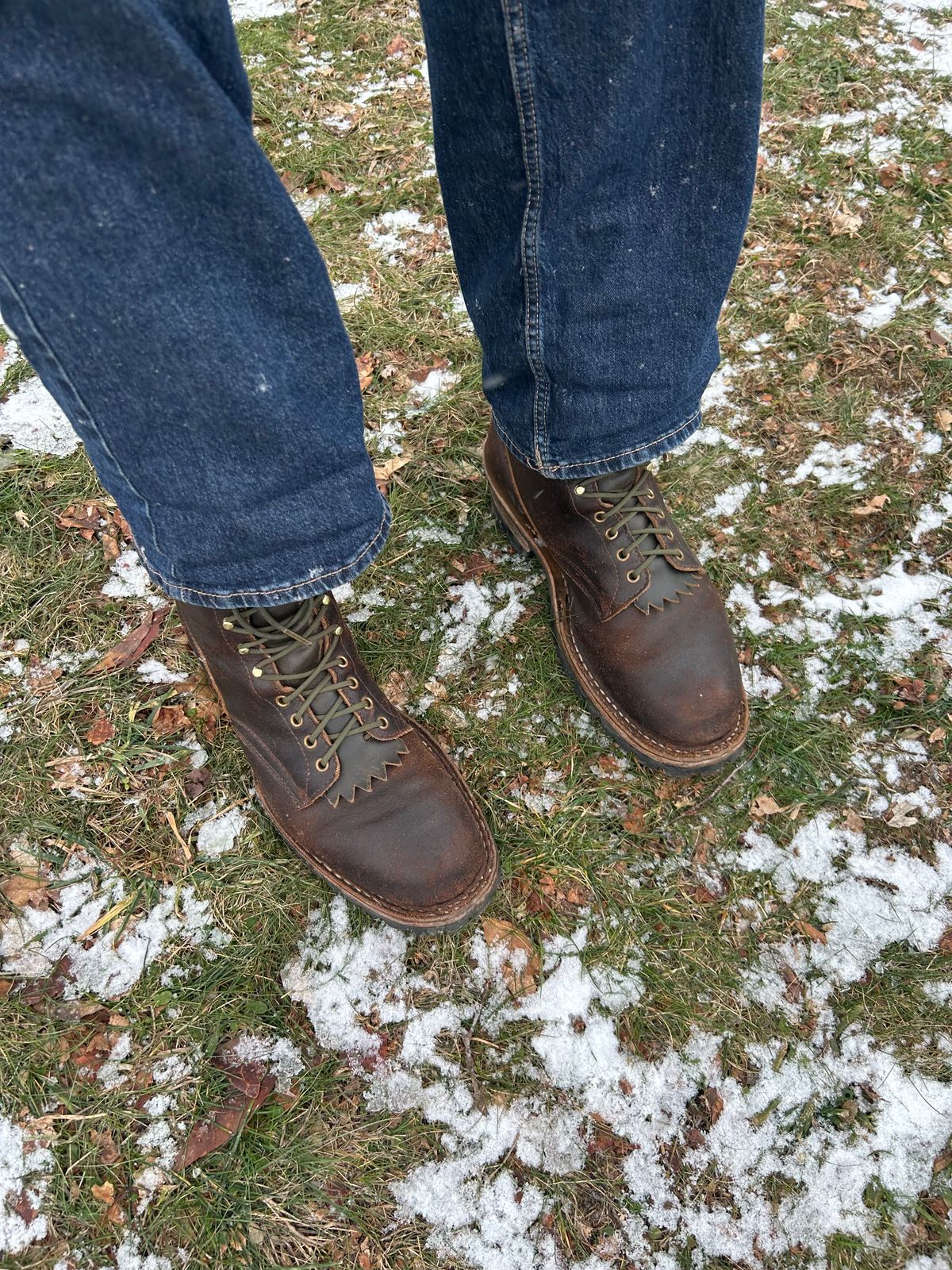 Photo by dyl on December 21, 2025 of the White's Bounty Hunter in Horween Dark Brown Waxed Flesh.