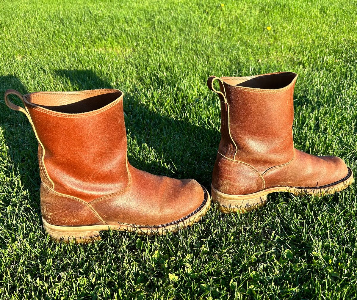 Photo by dyl on May 19, 2025 of the Nicks Wellington in Horween Ember Waxed Flesh.