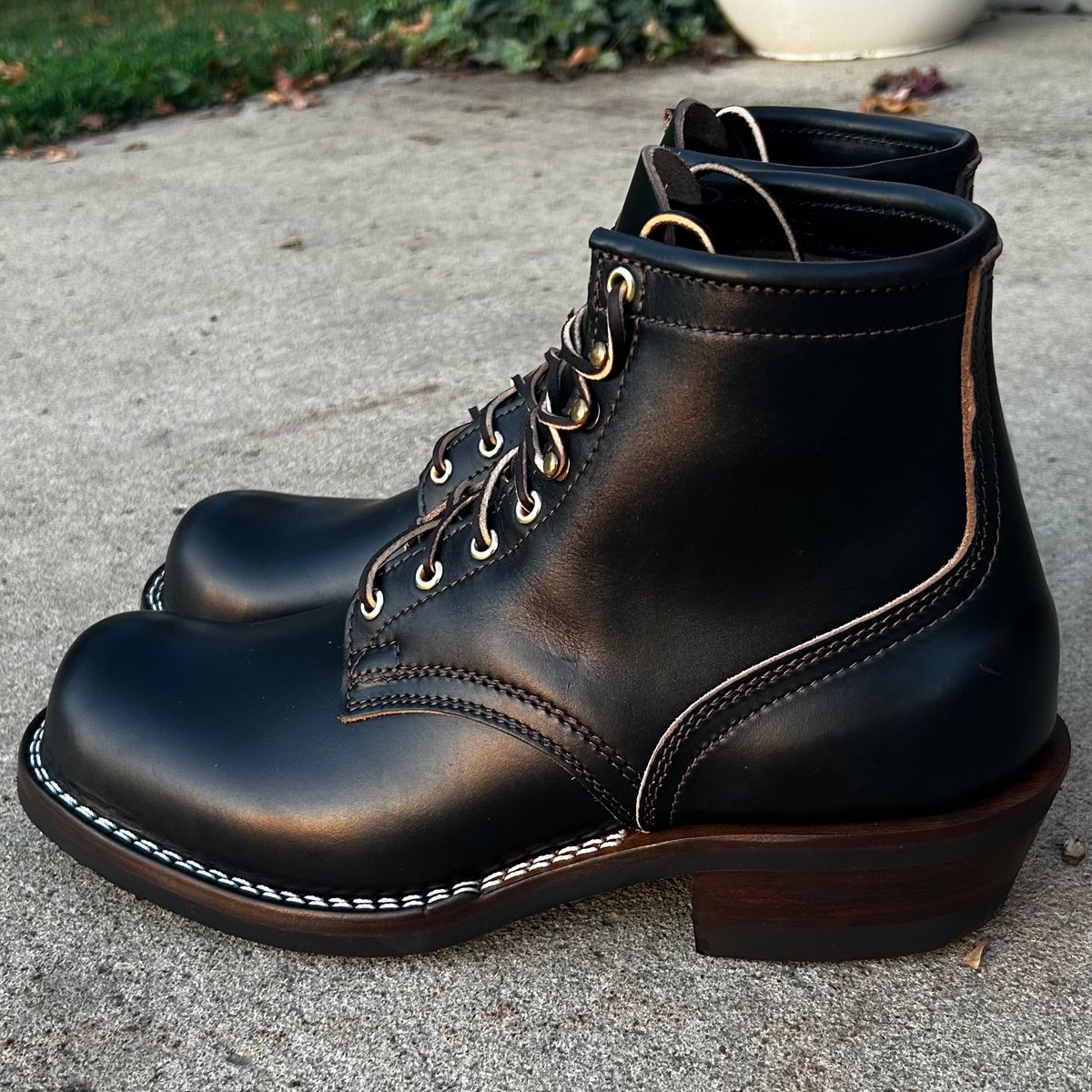 Photo by dyl on September 23, 2025 of the Nicks Prospector in Horween Black Chromexcel.