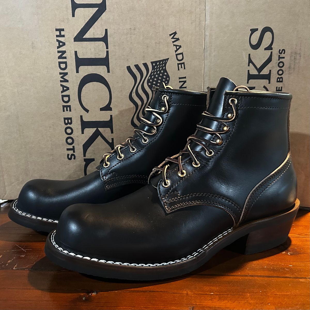 Photo by dyl on September 23, 2025 of the Nicks Prospector in Horween Black Chromexcel.