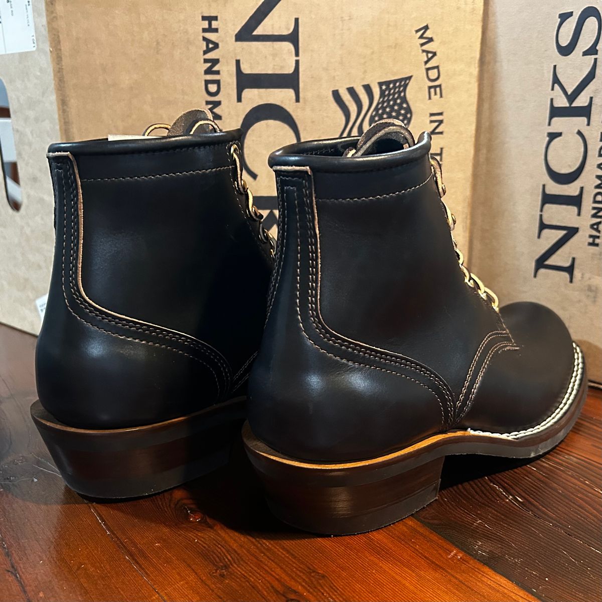Photo by dyl on September 23, 2025 of the Nicks Prospector in Horween Black Chromexcel.