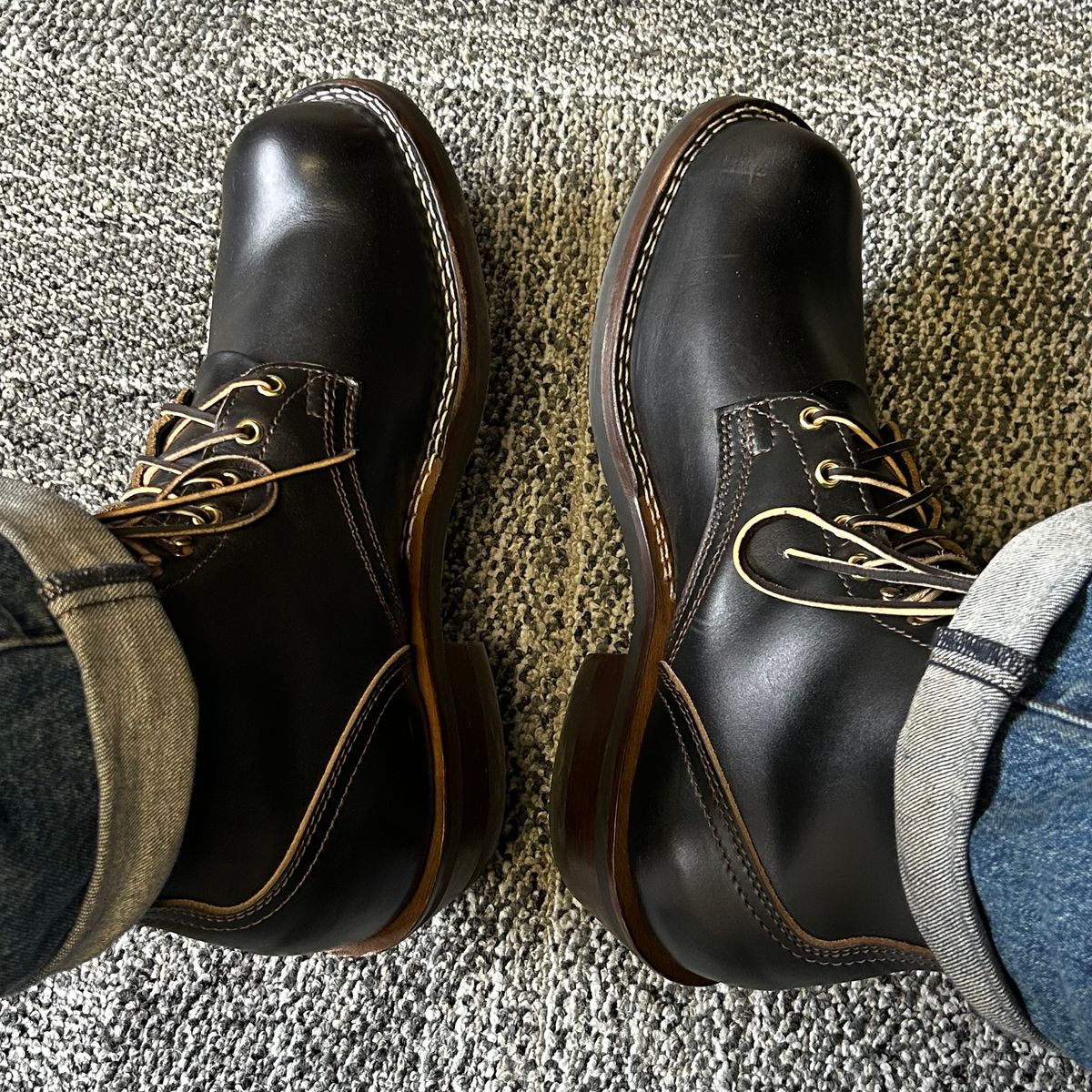 Photo by dyl on October 17, 2025 of the Nicks Prospector in Horween Black Chromexcel.